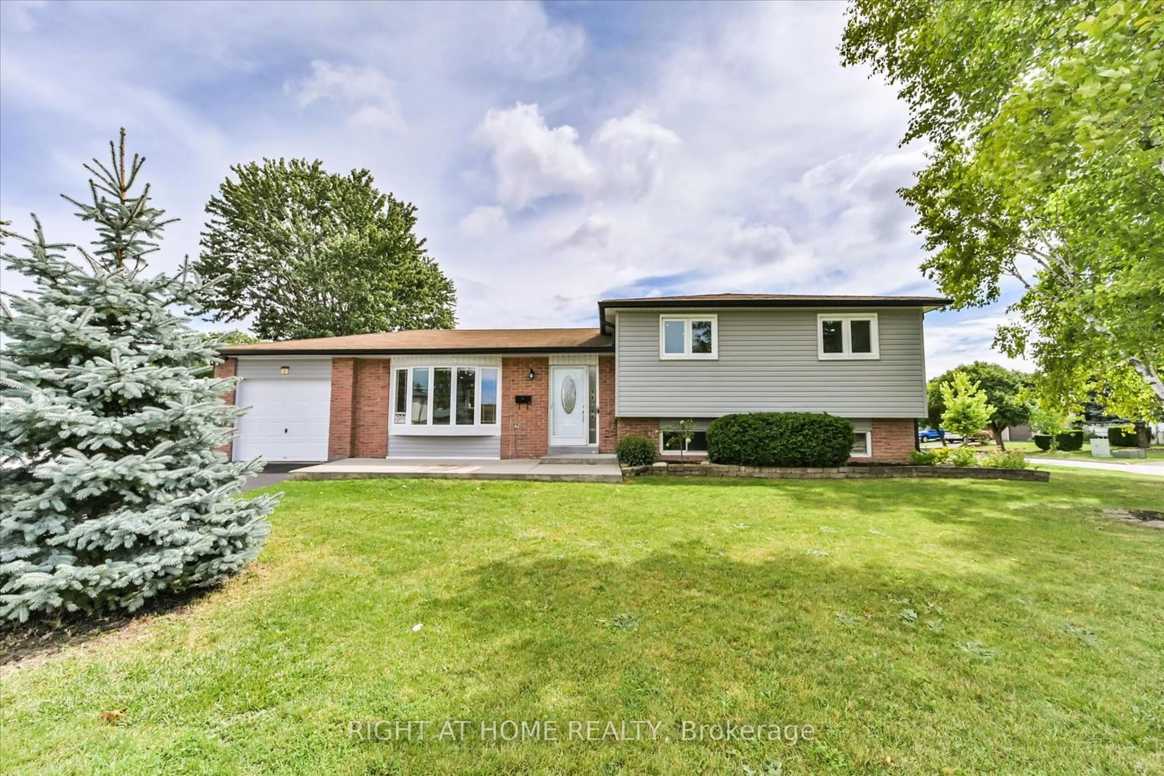 Frontside or backside of a home, cottage for 2 Gondola Cres, Brampton Ontario L6S 1W6