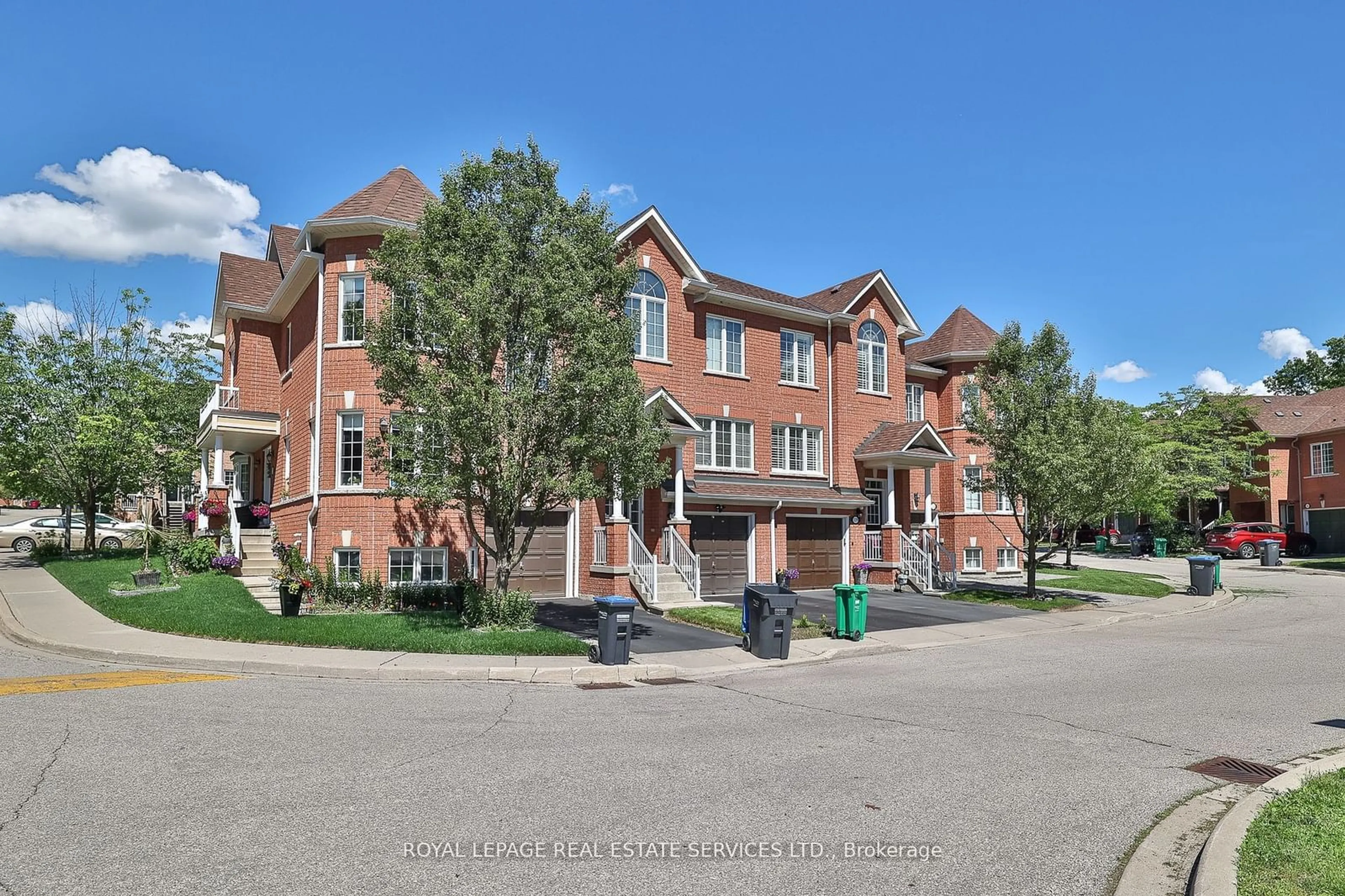 A pic from exterior of the house or condo, the street view for 7360 Zinnia Pl #129, Mississauga Ontario L5W 2A5