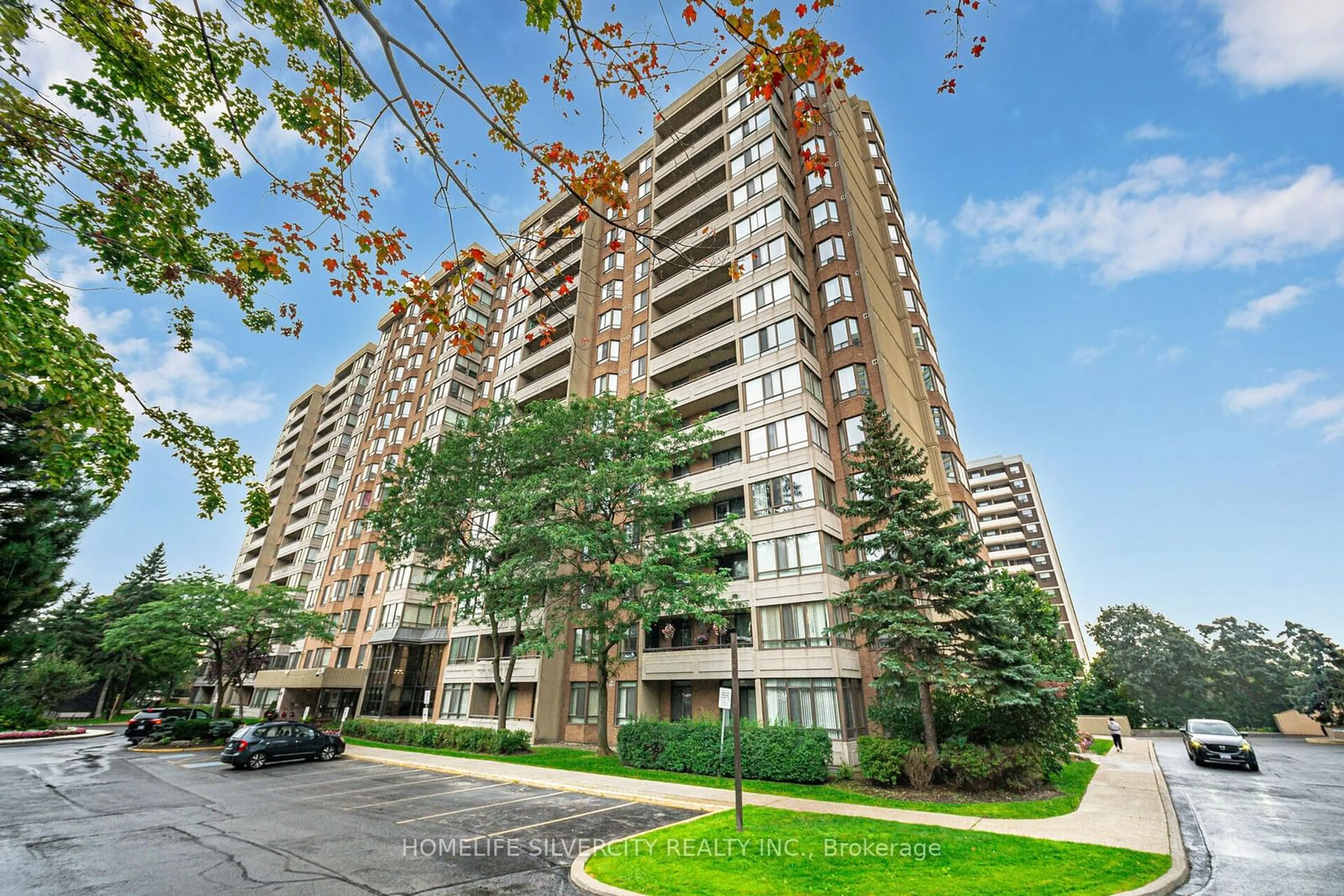 A pic from exterior of the house or condo for 5 Lisa St #1512, Brampton Ontario L6T 4T4