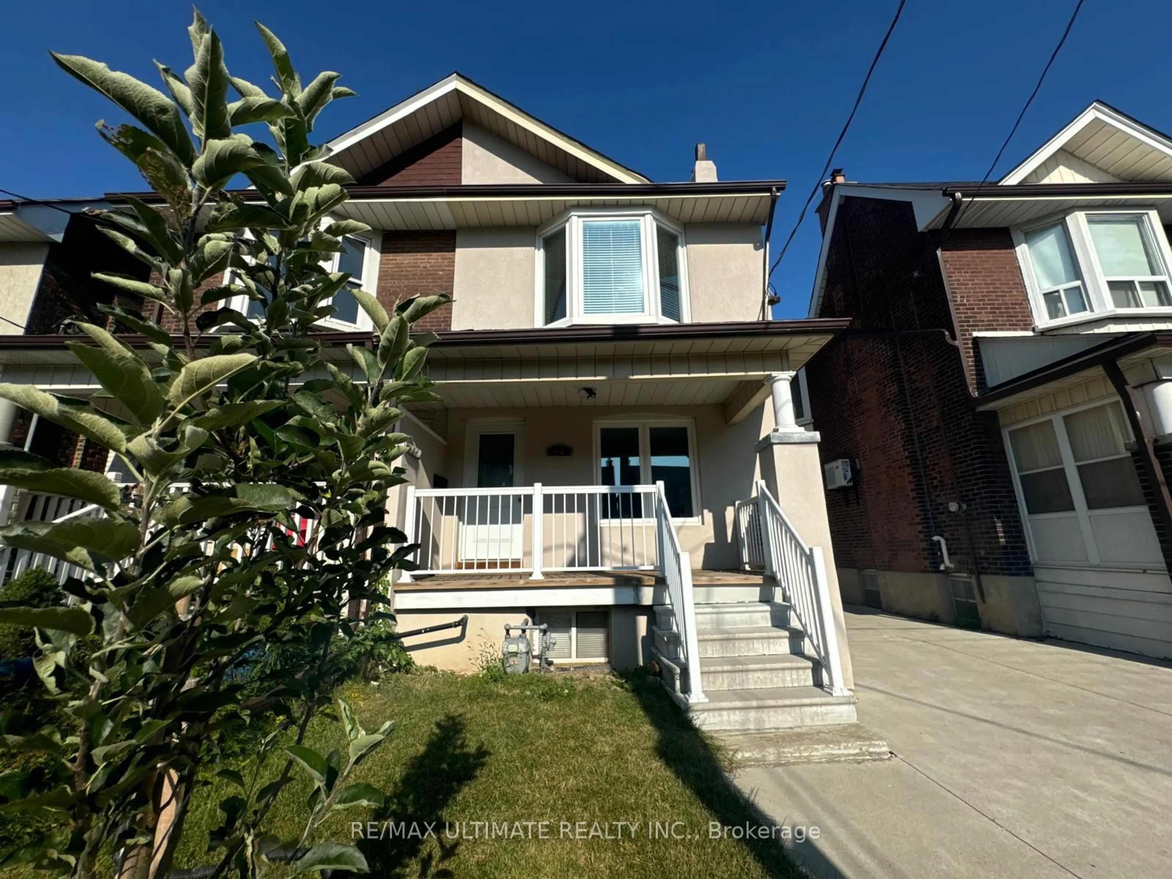 Frontside or backside of a home for 62 Hounslow Heath Rd, Toronto Ontario M6N 1G8