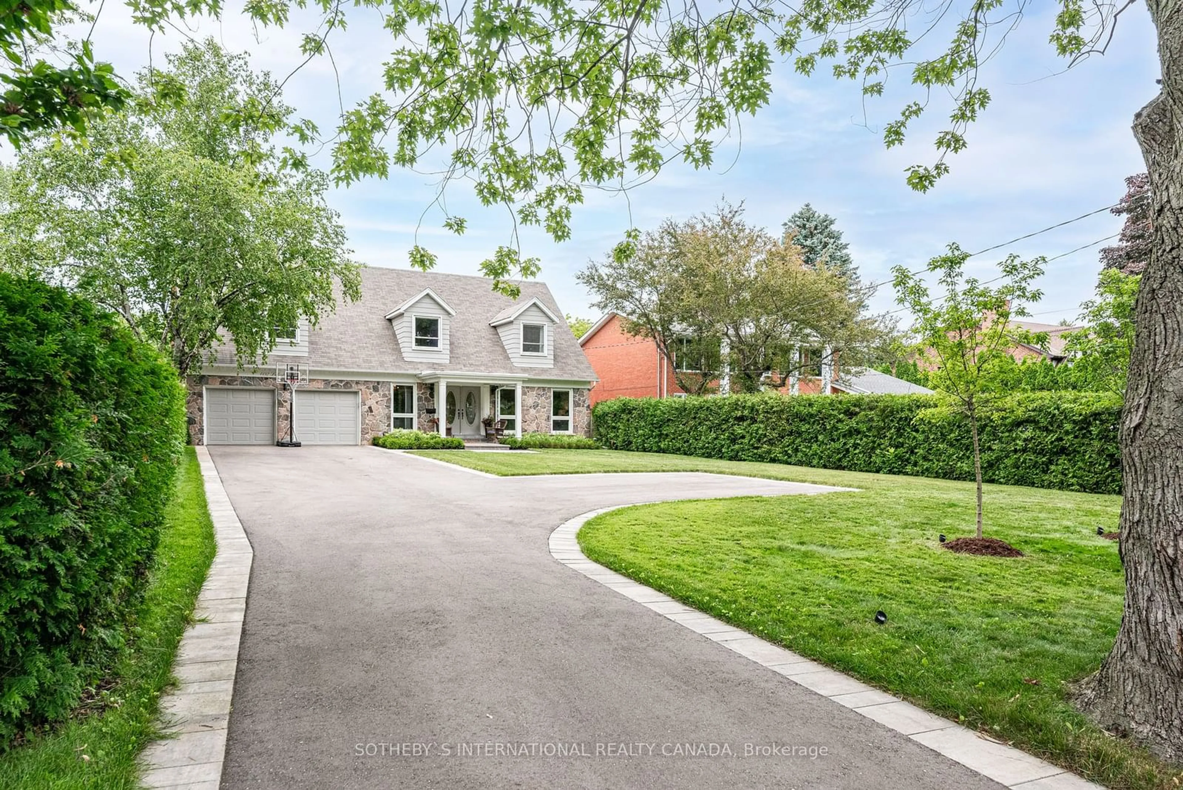 Frontside or backside of a home, the street view for 4457 Lakeshore Rd, Burlington Ontario L7L 1B3