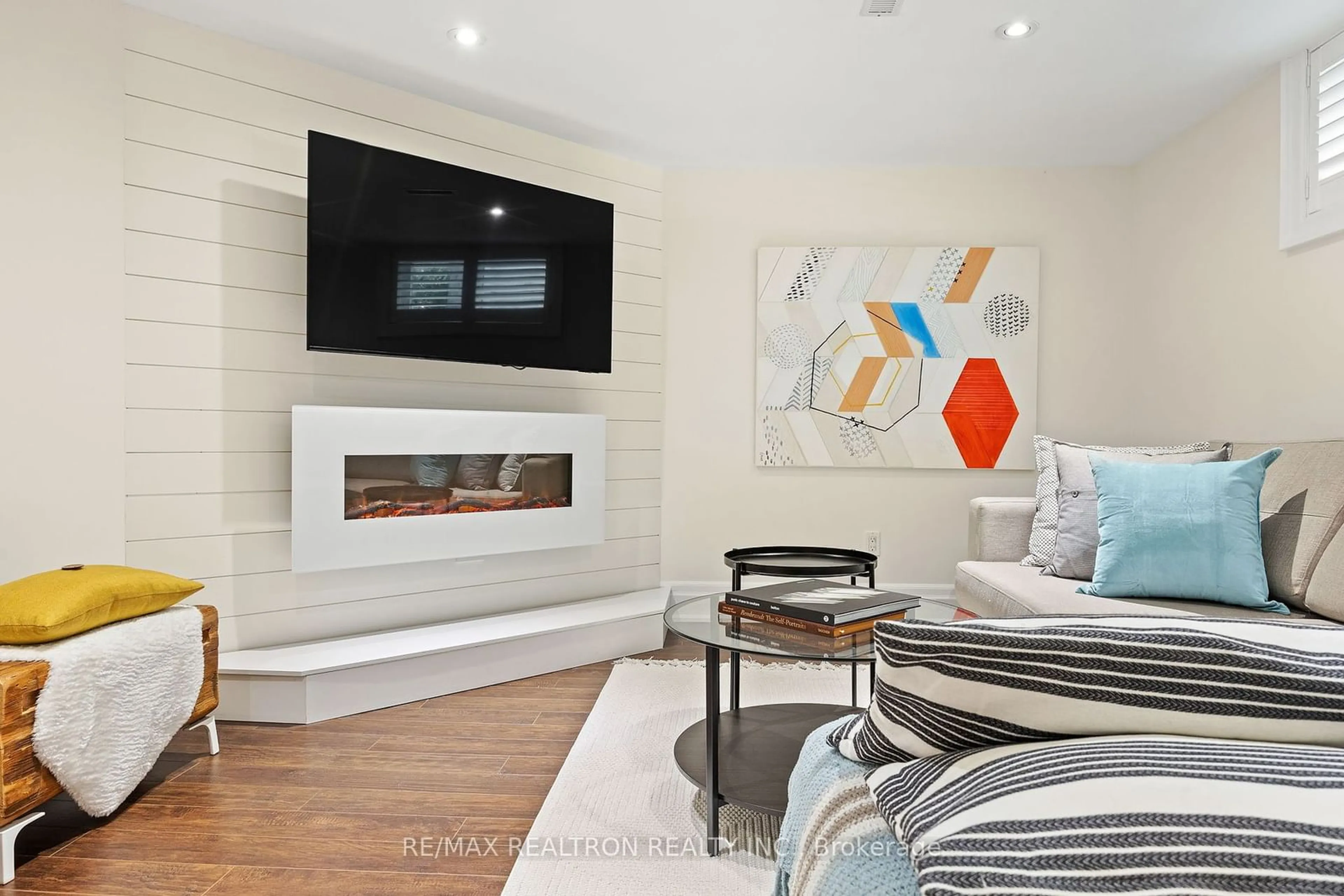 Living room, wood floors for 29 Woodbank Rd, Toronto Ontario M9B 5C3