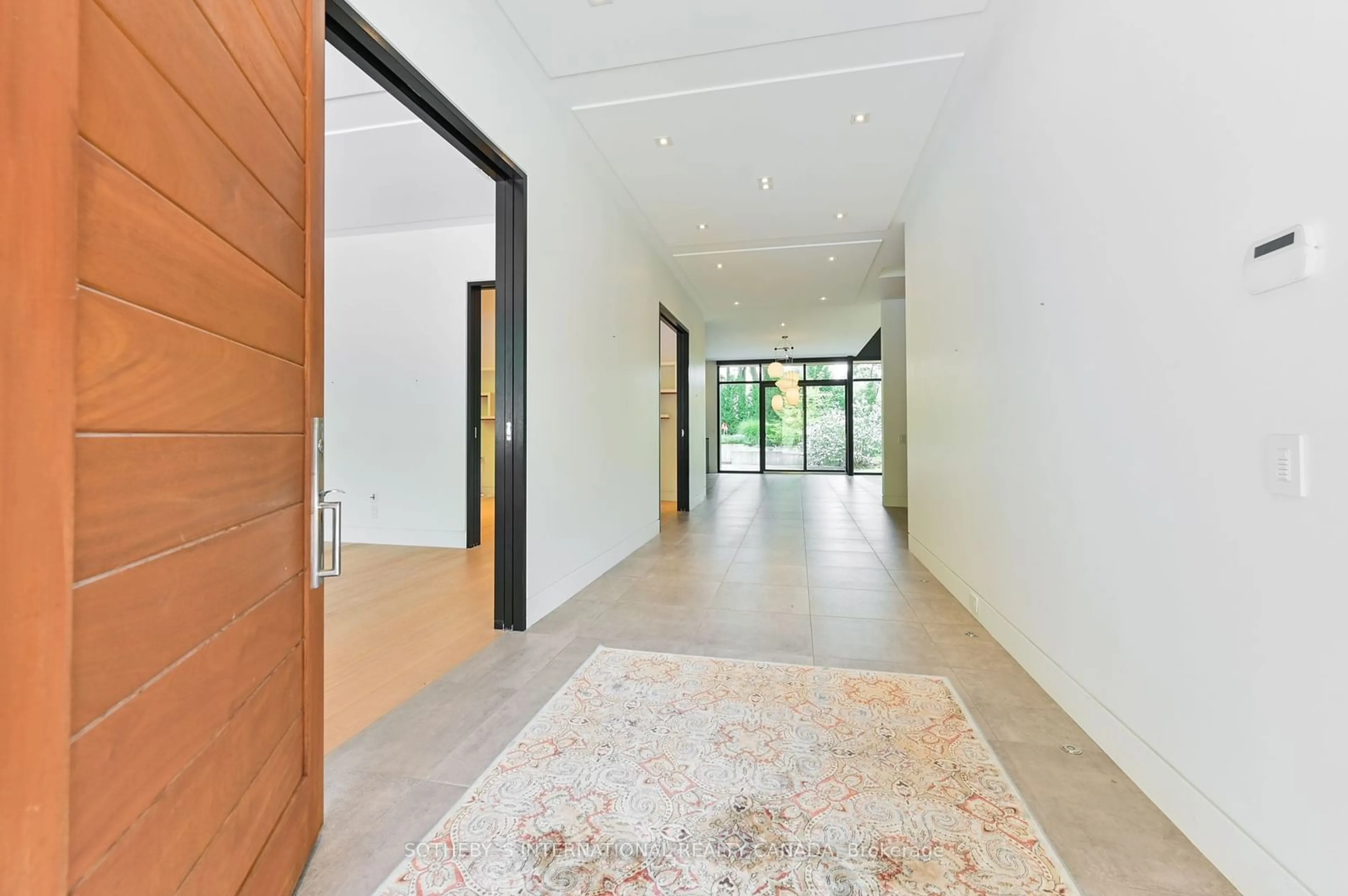 Indoor foyer, cement floor for 5 Pheasant Lane, Toronto Ontario M9A 1T1