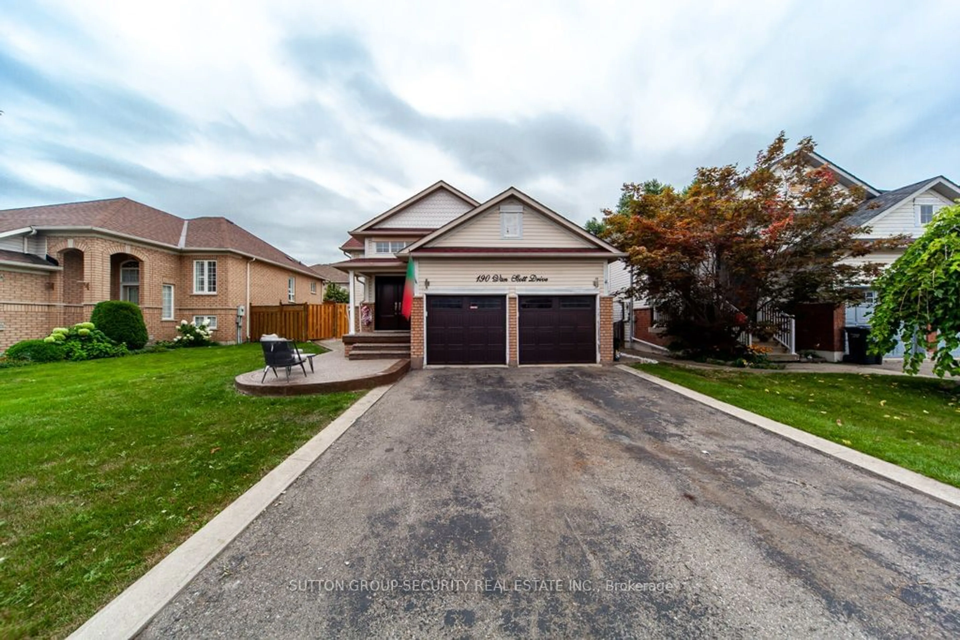 Frontside or backside of a home, the street view for 190 Van Scott Dr, Brampton Ontario L7A 1V8