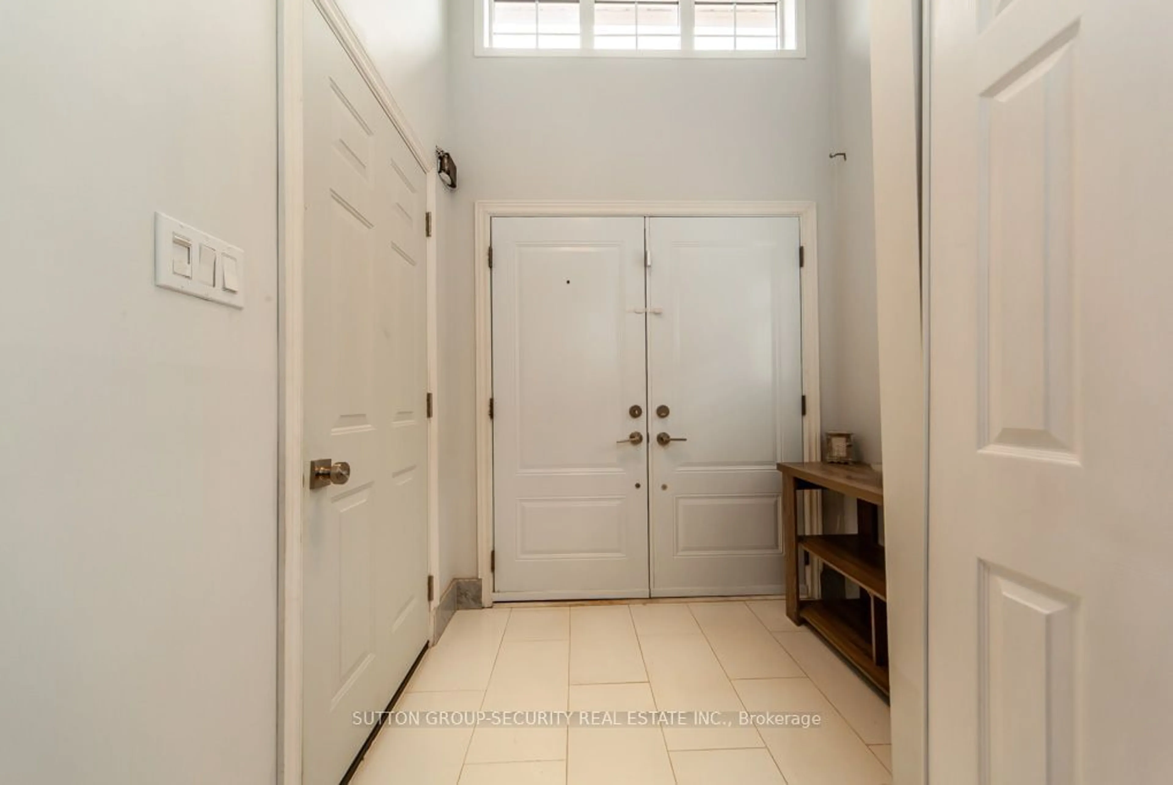 Indoor entryway, wood floors for 190 Van Scott Dr, Brampton Ontario L7A 1V8