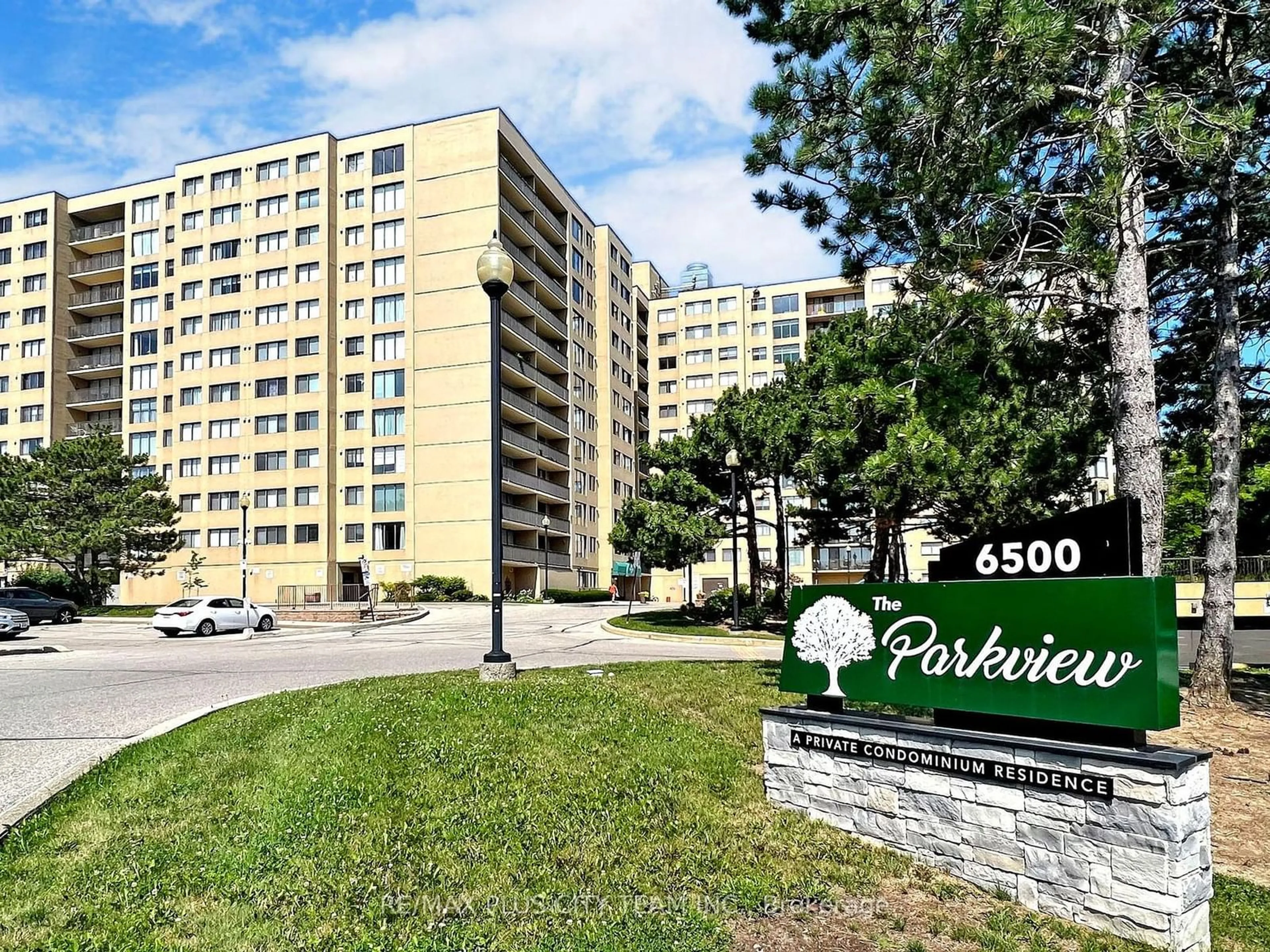 A pic from exterior of the house or condo for 6500 Montevideo Rd #502, Mississauga Ontario L5N 3T6