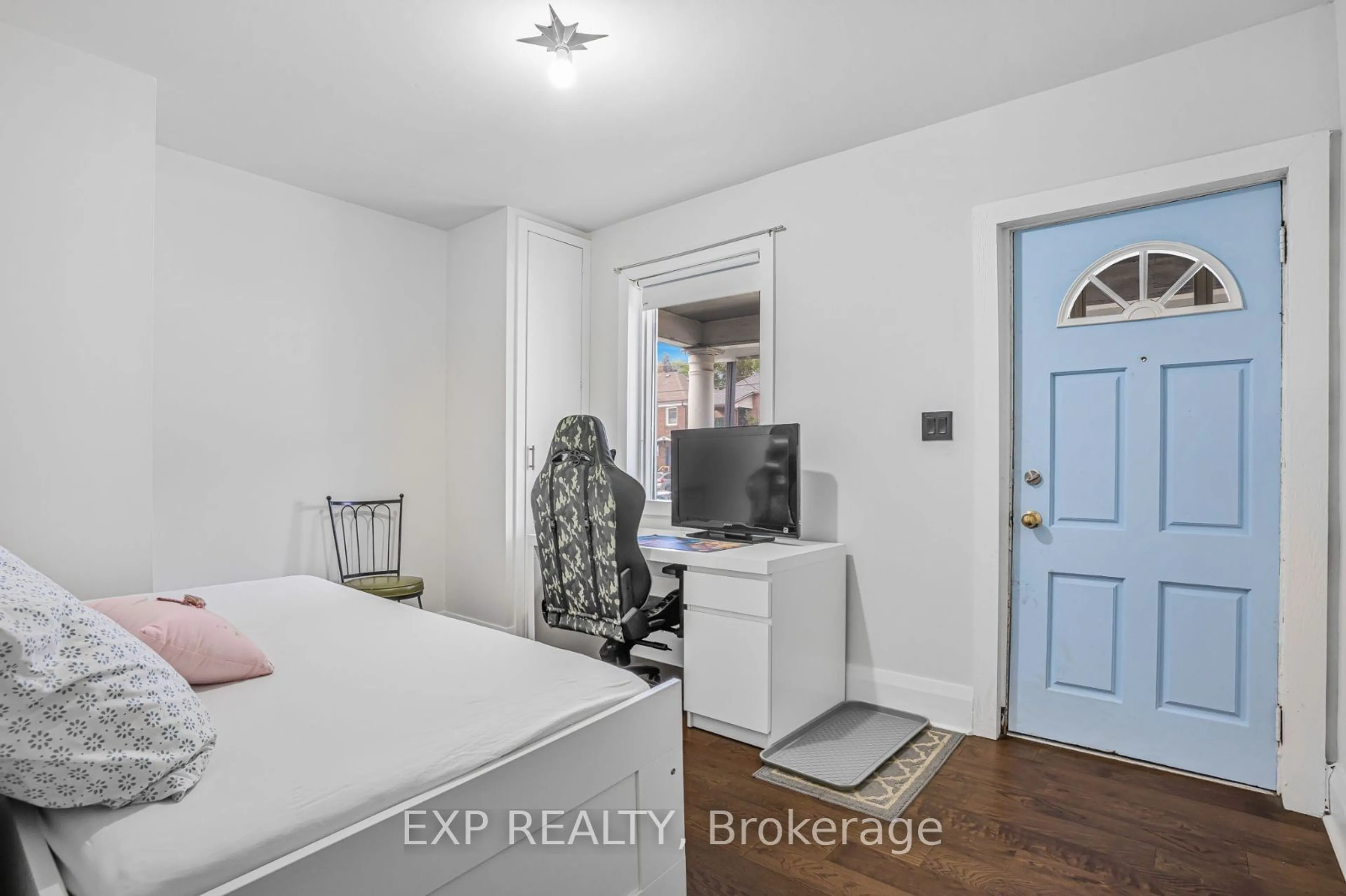 A pic of a room for 491 Jane St, Toronto Ontario M6S 4A1