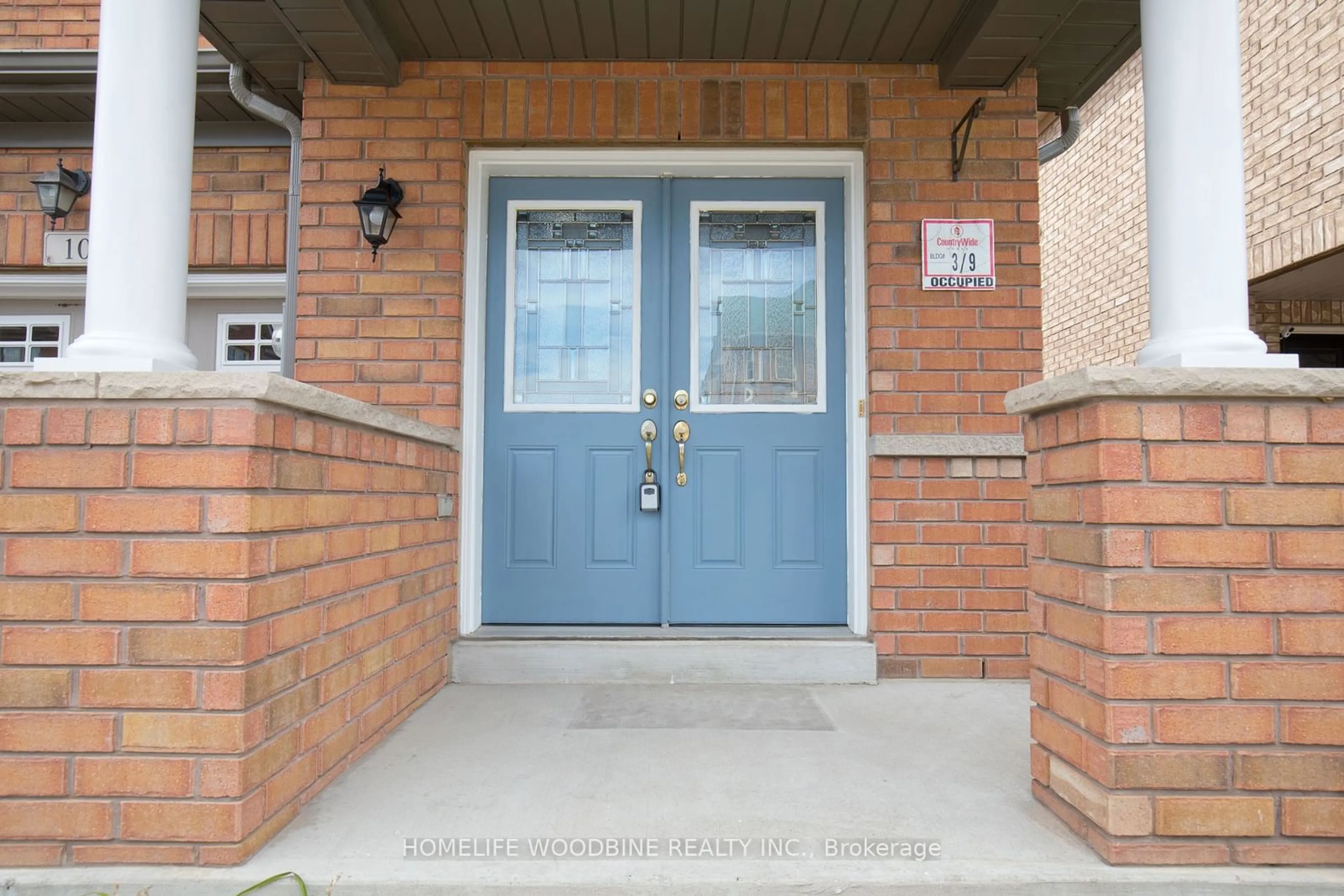 Indoor entryway for 10 Davenhill Rd, Brampton Ontario L6P 3E1