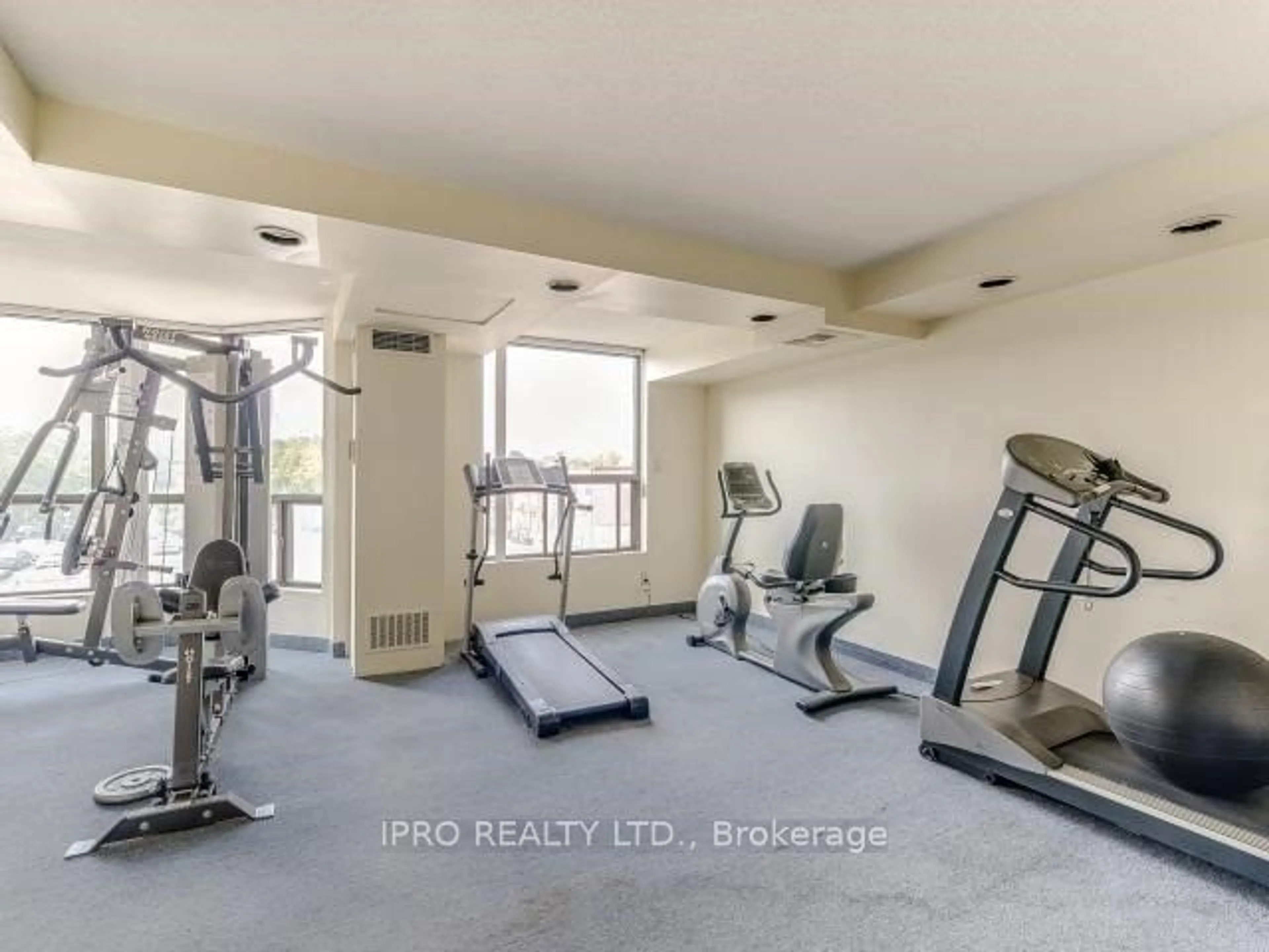 Gym or fitness room for 25 Agnes St #902, Mississauga Ontario L5B 3X7