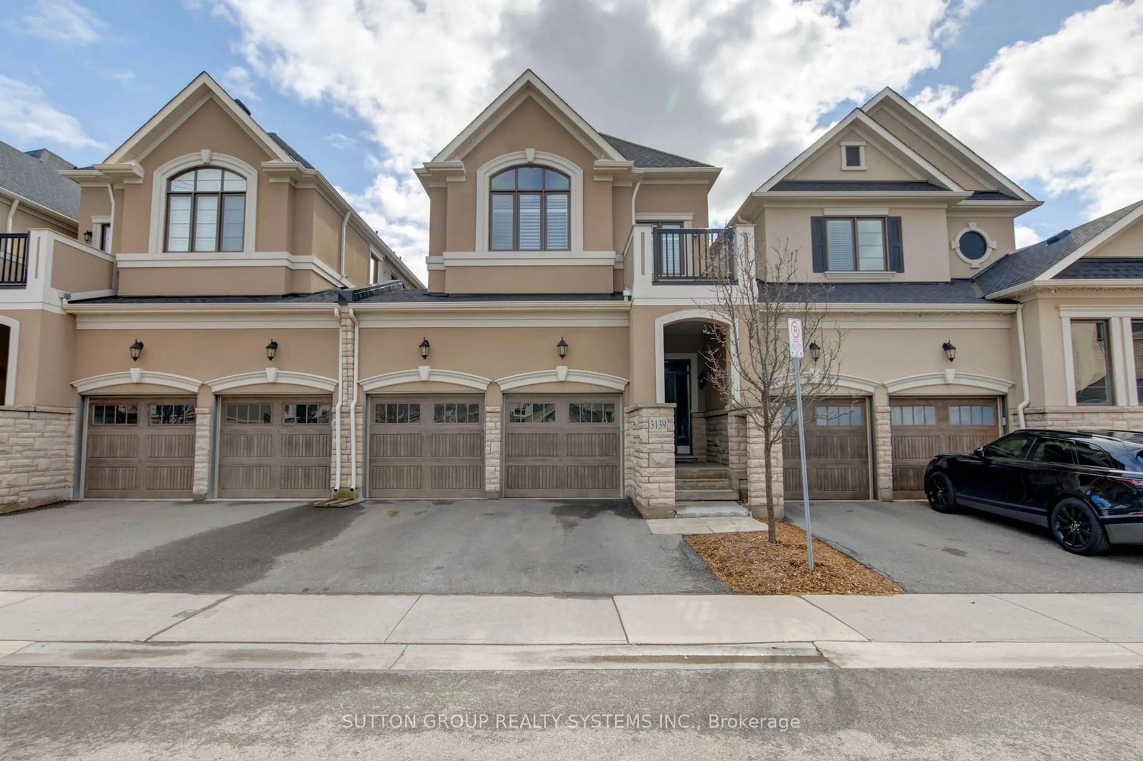 A pic from exterior of the house or condo, the street view for 3139 Riverpath Common, Oakville Ontario L6M 1P6