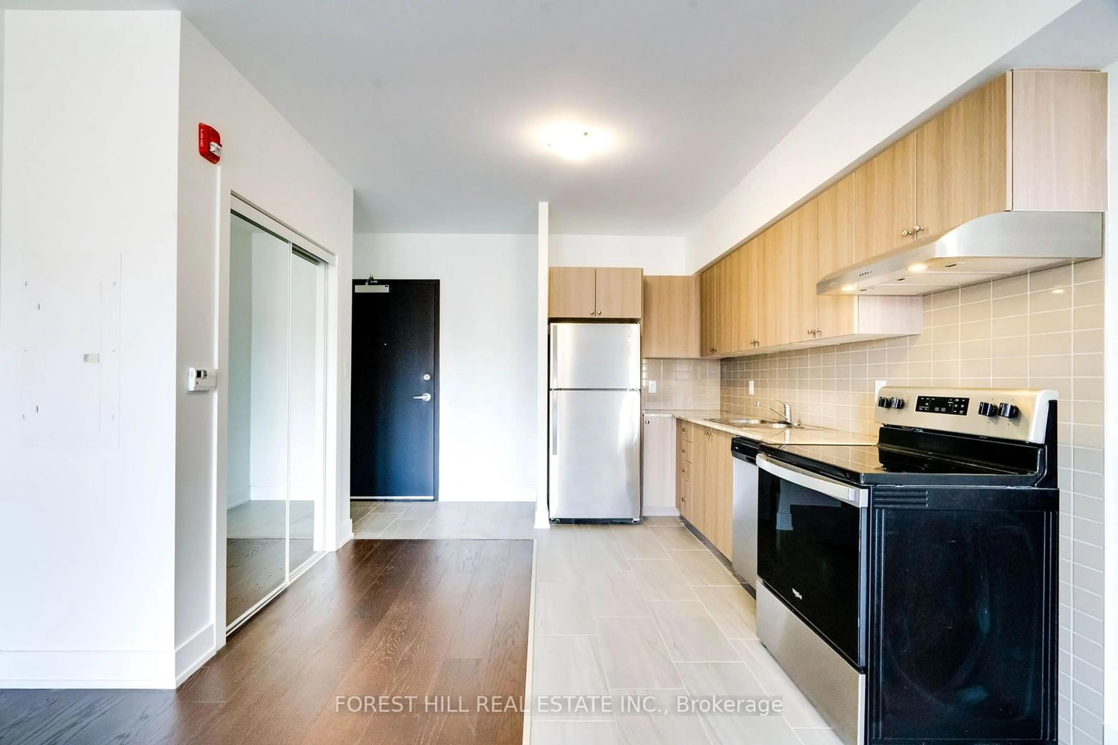 Standard kitchen, wood floors for 310 Broadway #102, Orangeville Ontario L9W 1L3