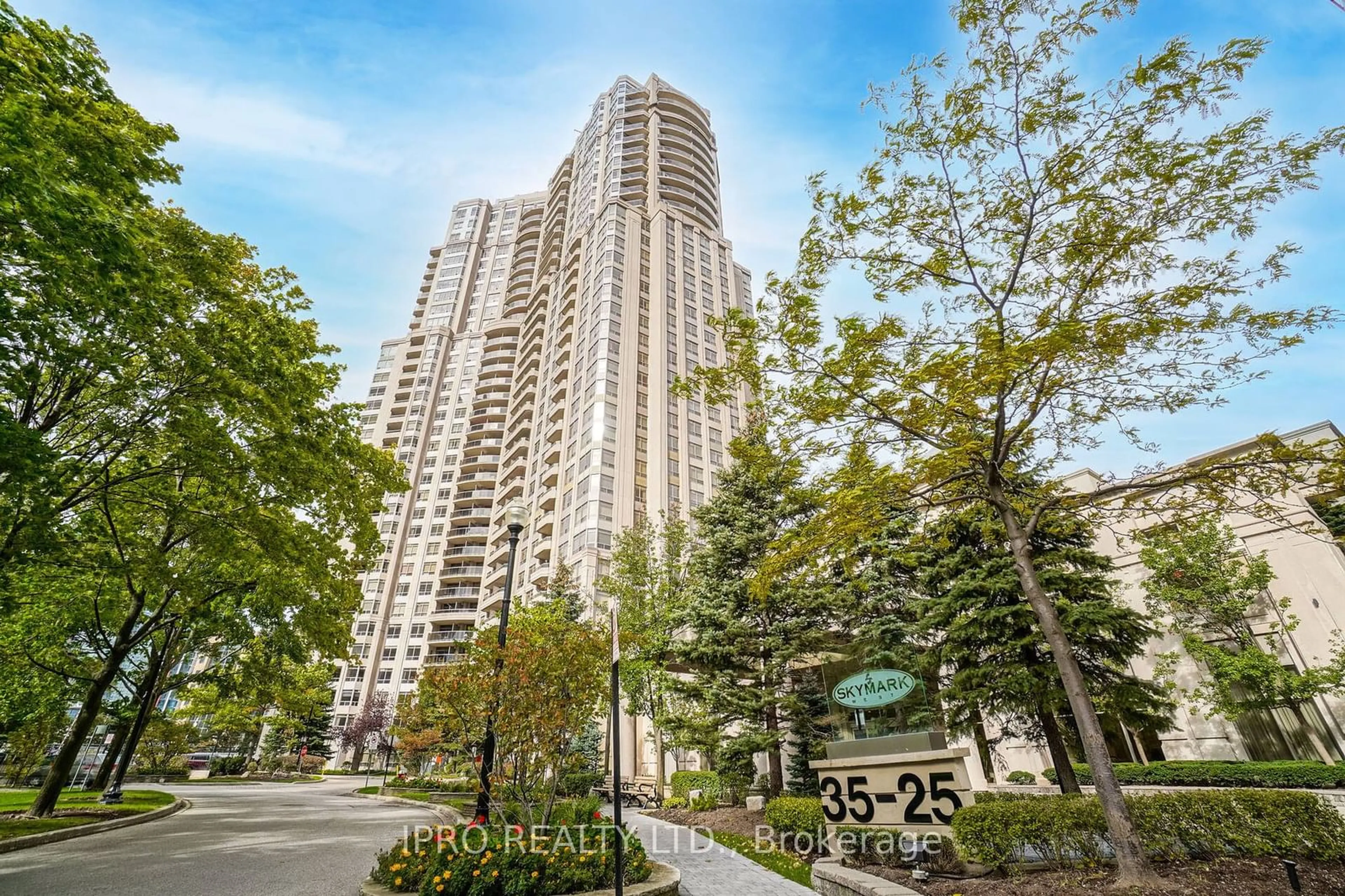 A pic from exterior of the house or condo, the street view for 35 Kingsbridge Garden Circ #506, Mississauga Ontario L5R 3Z5