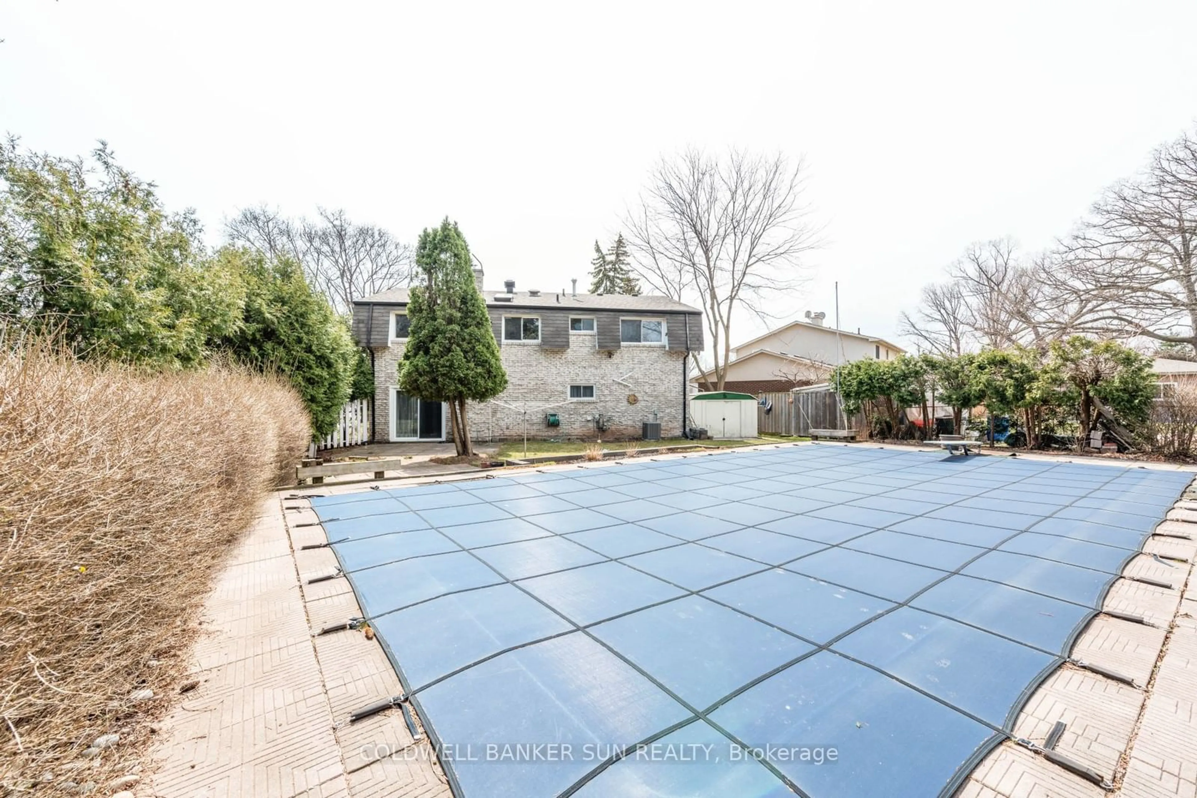 Patio for 2483 Yarmouth Cres, Oakville Ontario L6L 2M9