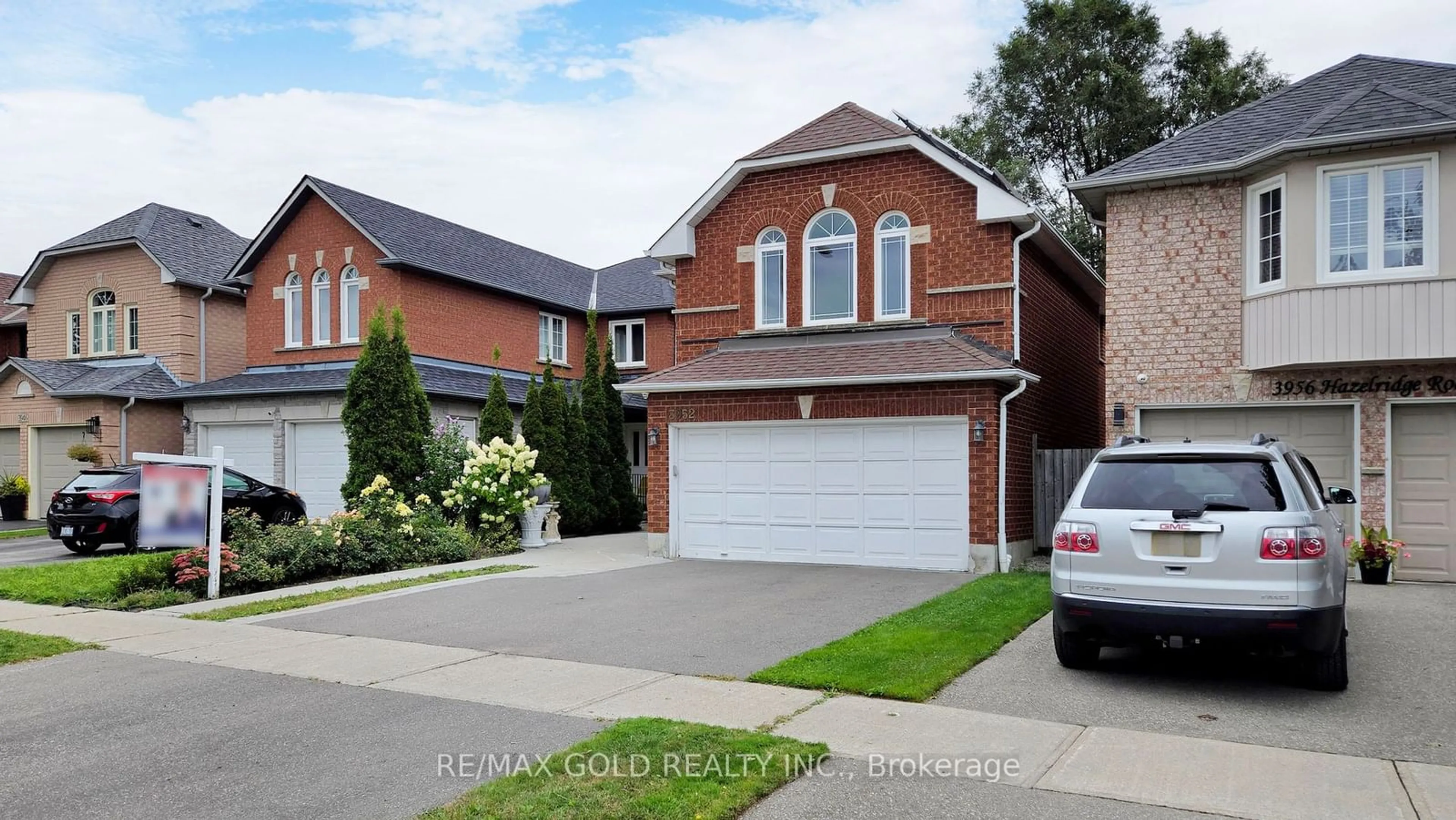 Frontside or backside of a home for 3952 Hazelridge Rd, Mississauga Ontario L5N 6Z4