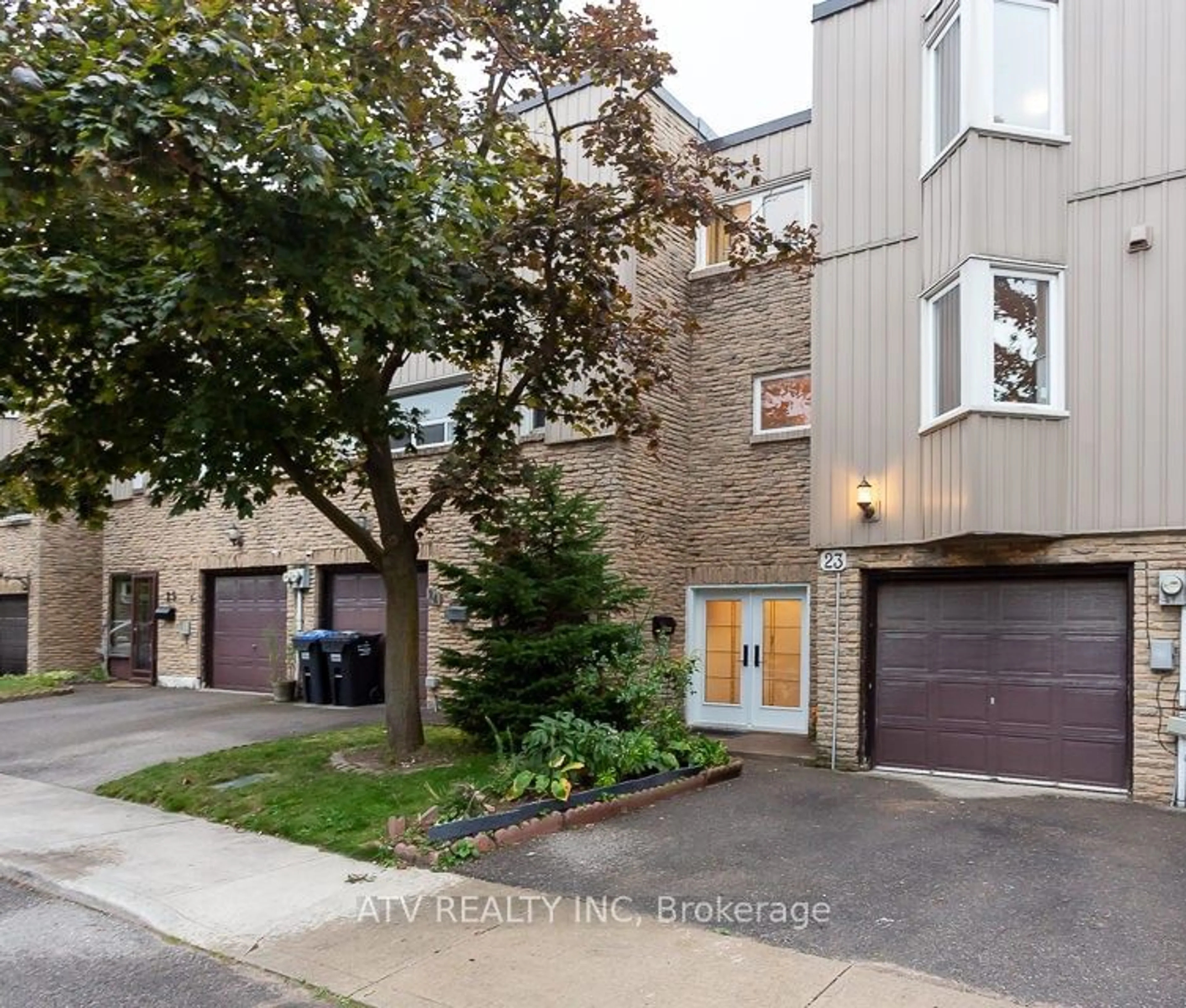 A pic from exterior of the house or condo for 400 Bloor St #23, Mississauga Ontario L5A 3M8