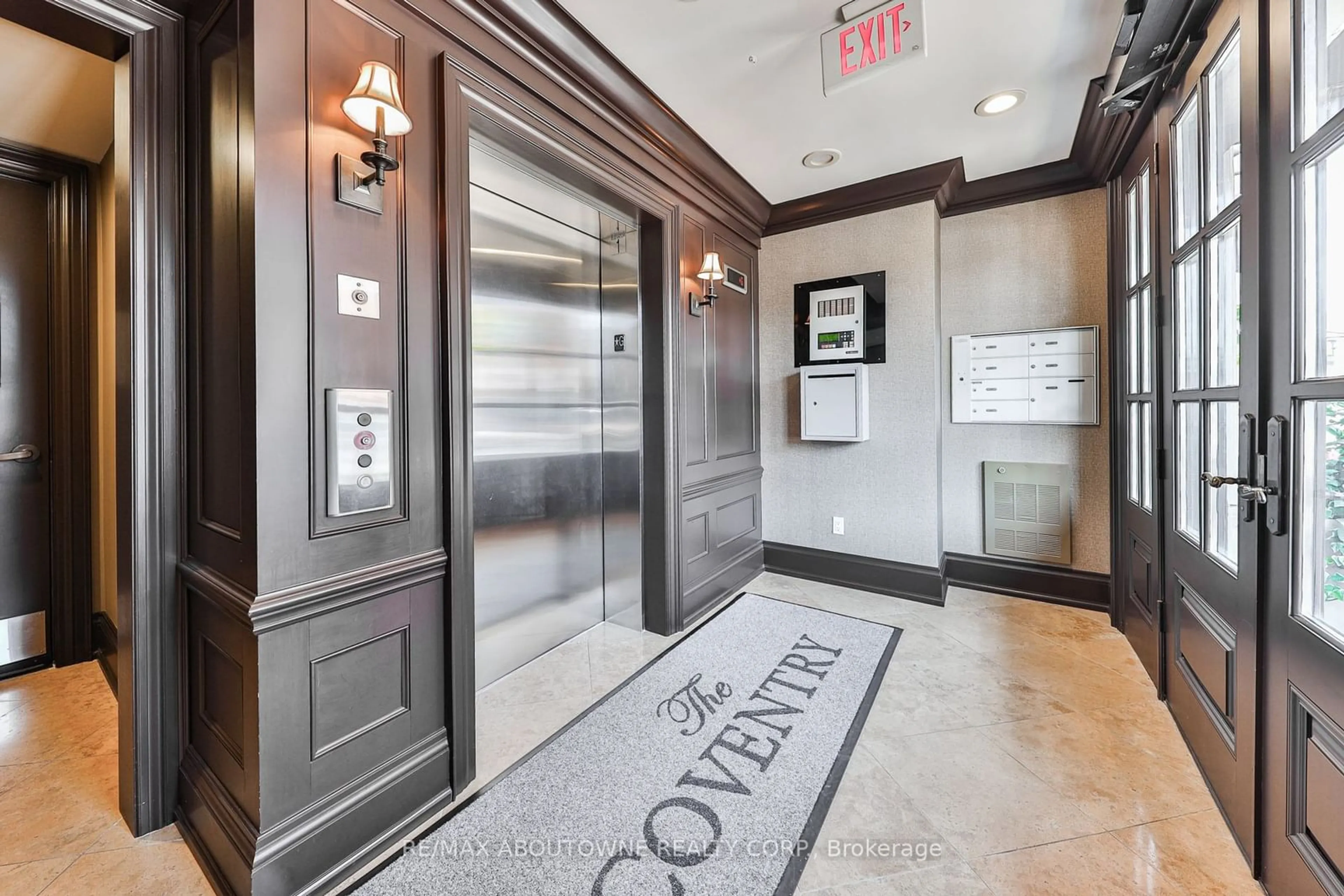 Indoor foyer, wood floors for 261 Church St #404, Oakville Ontario L6J 1N7