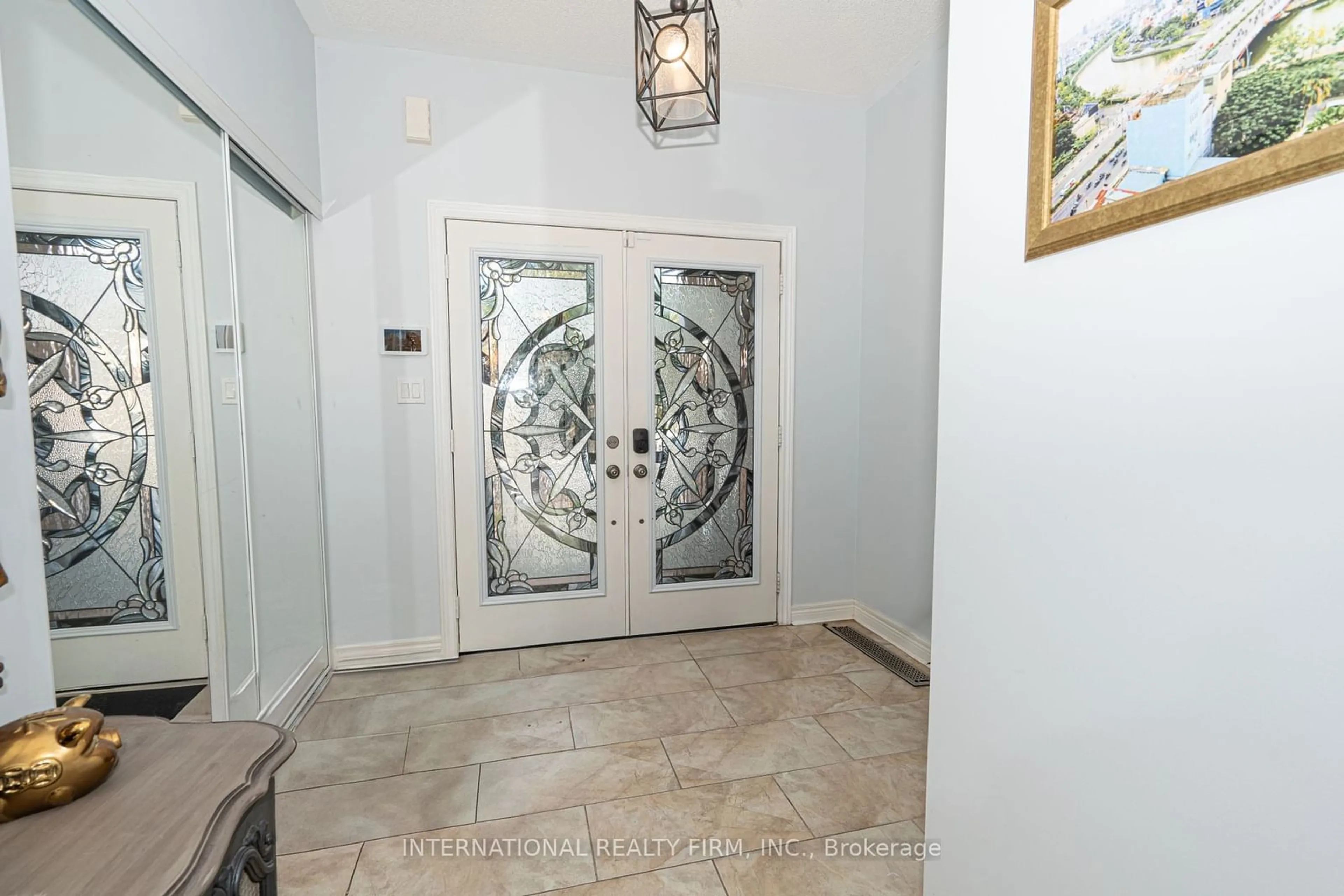 Indoor entryway for 20 Fallis Cres, Caledon Ontario L7C 3X2