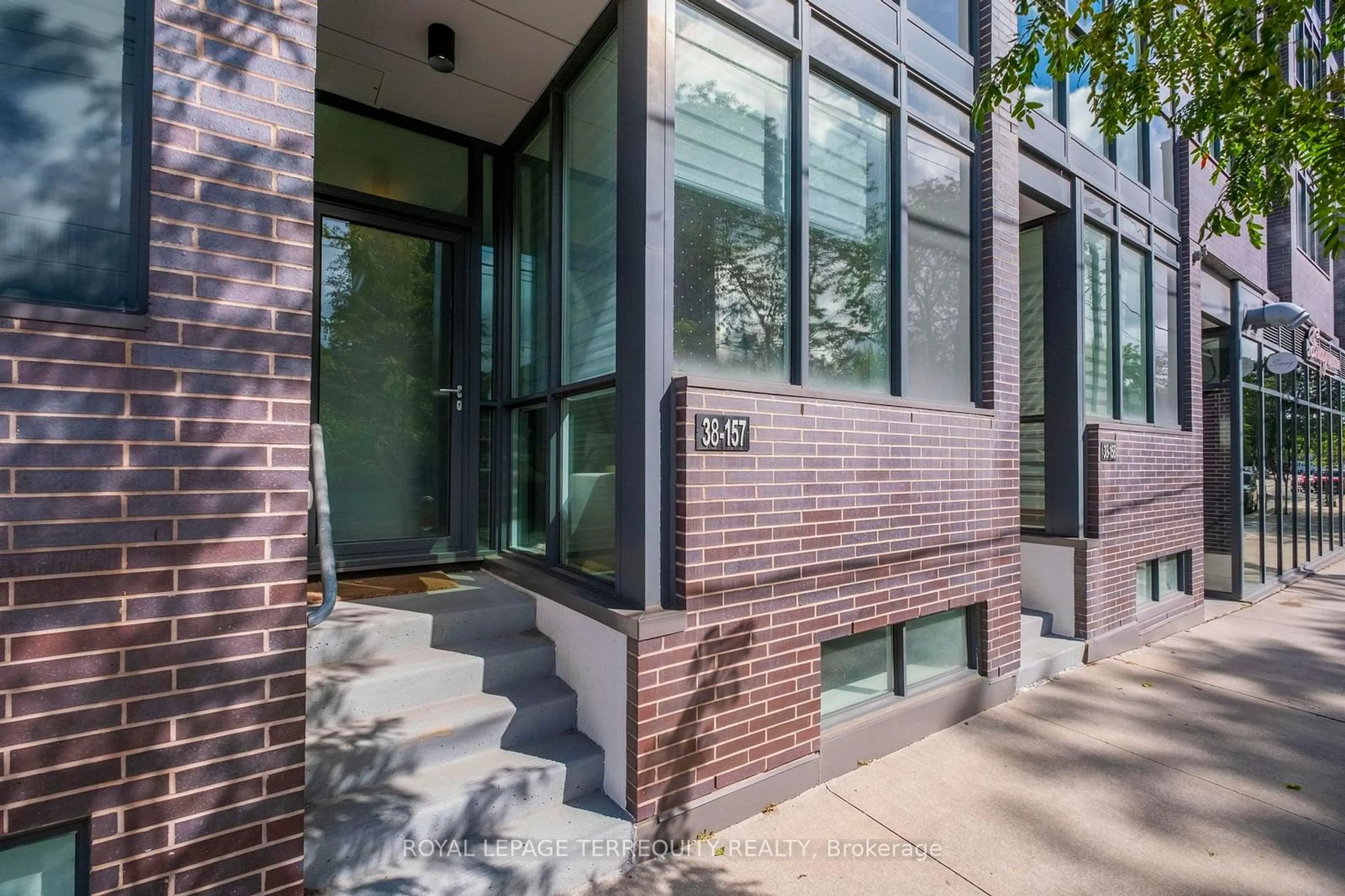 Home with brick exterior material for 38 Howard Park Ave #157, Toronto Ontario M6R 0A7