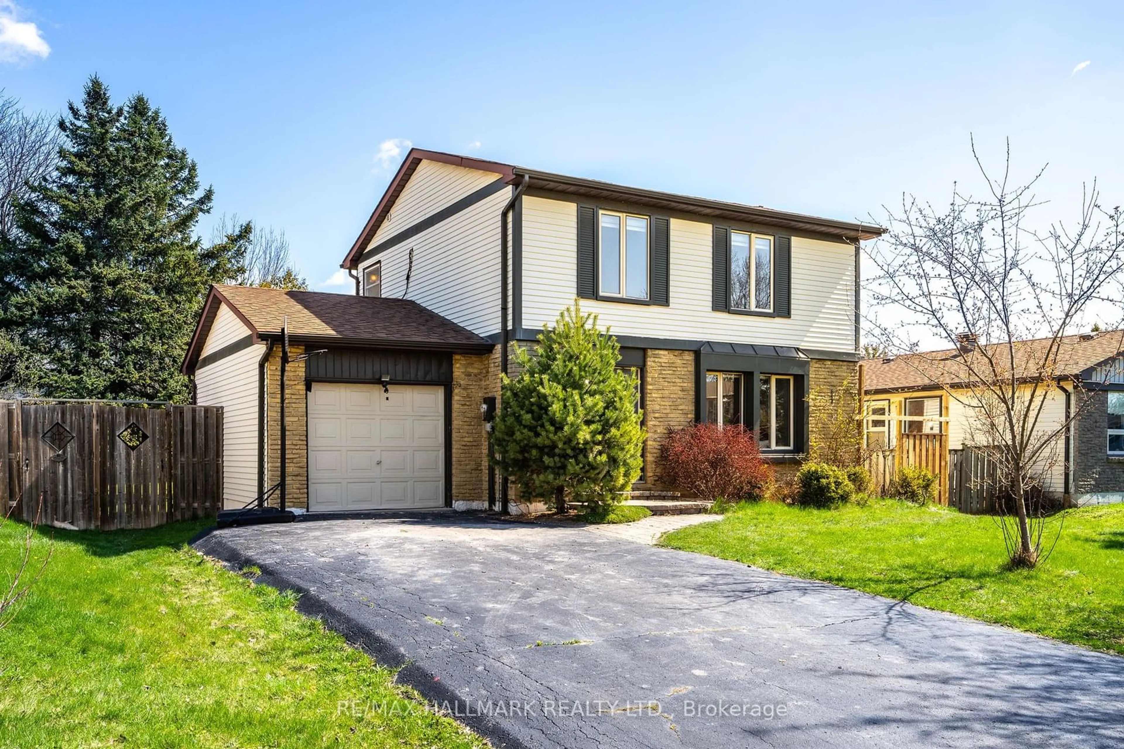 Frontside or backside of a home for 583 Elliott Cres, Milton Ontario L9T 3G5