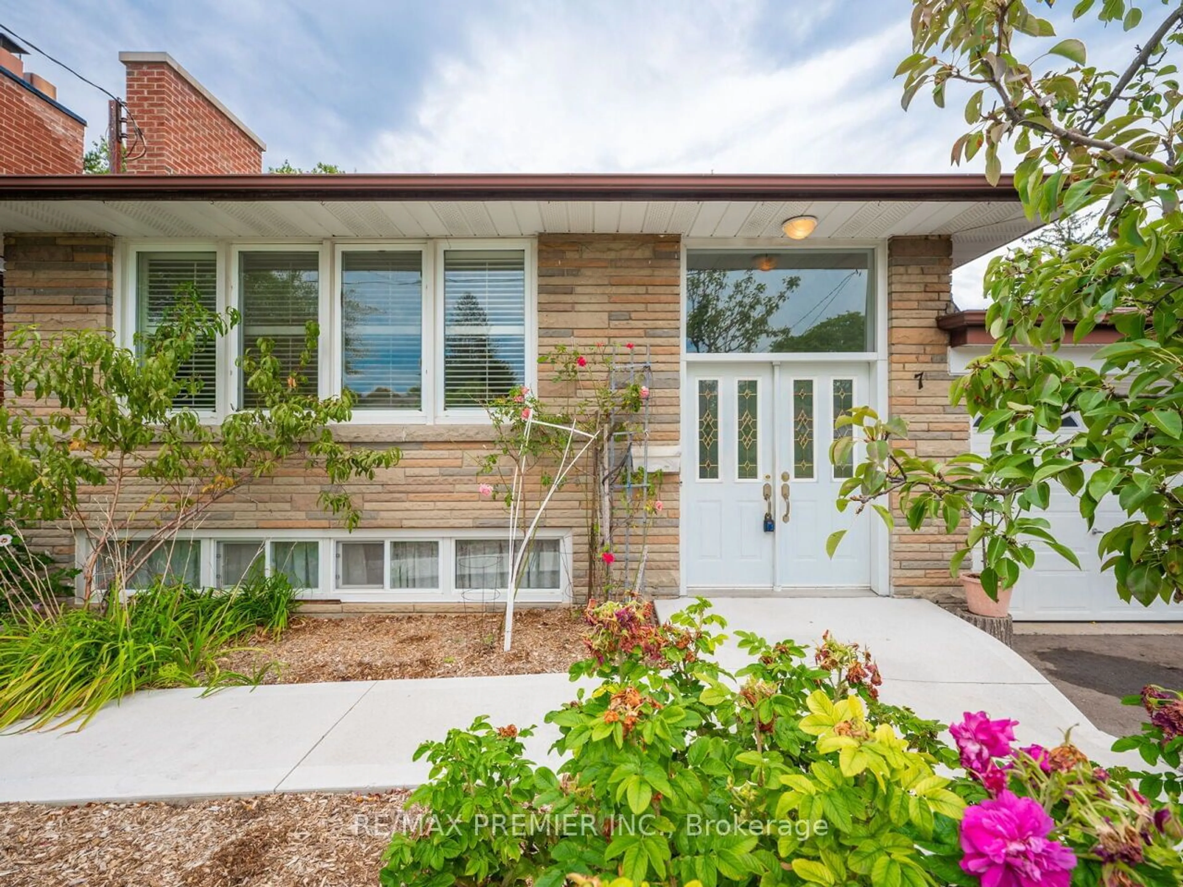 Home with brick exterior material for 7 Tranquil Dr, Toronto Ontario M9C 2S4