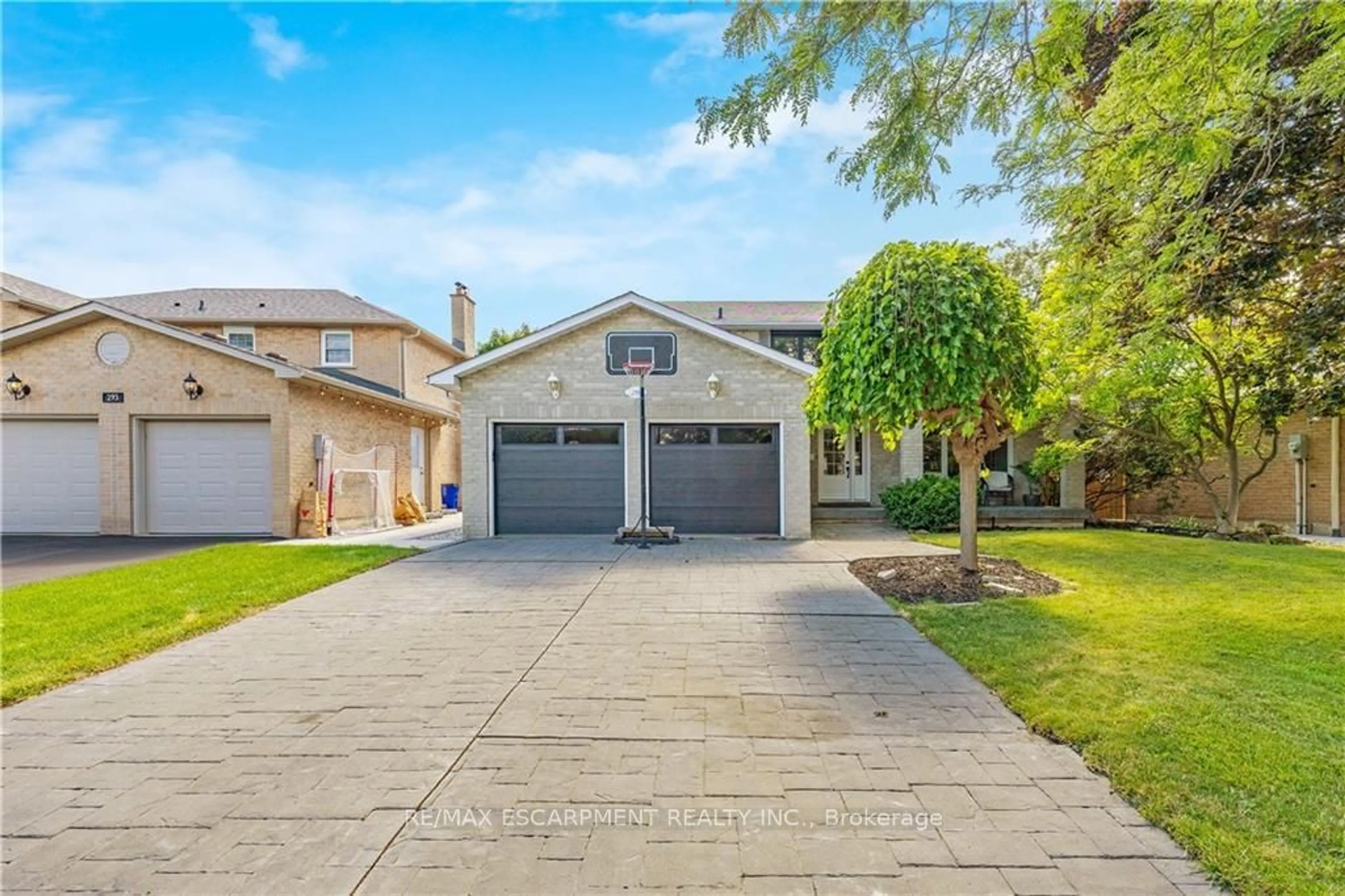 Frontside or backside of a home, the street view for 291 Randall Cres, Milton Ontario L9T 4X6