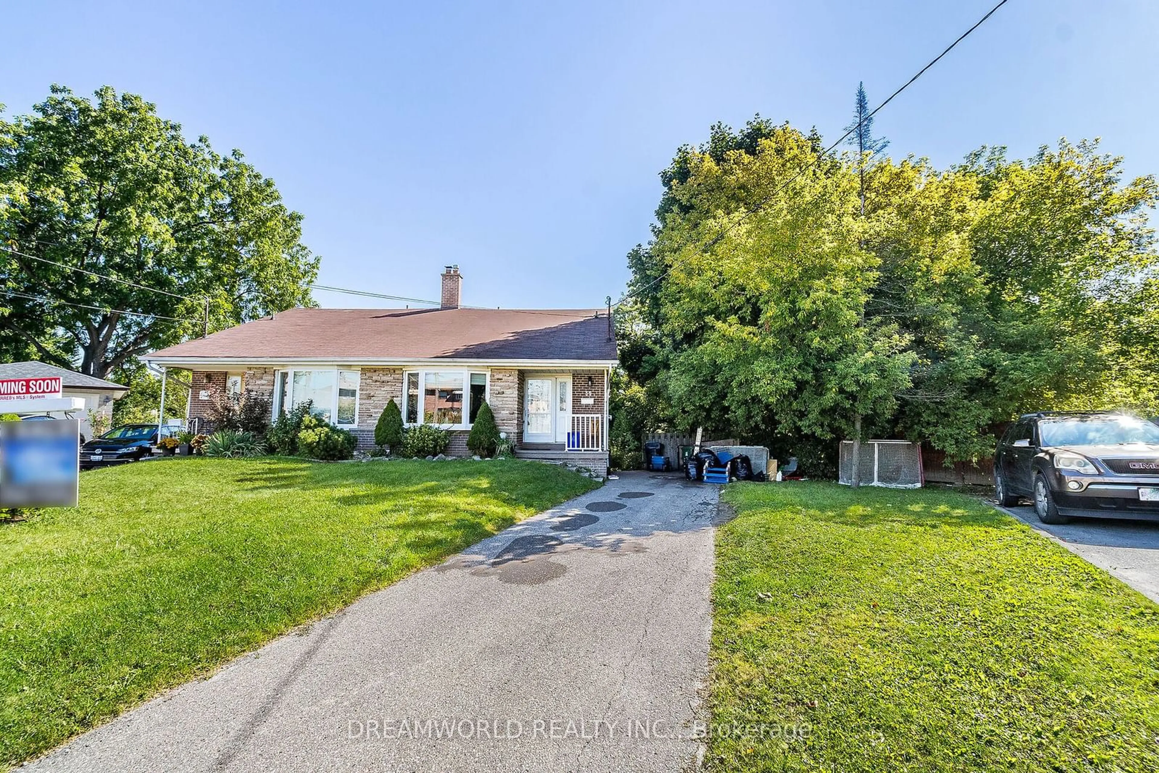 Frontside or backside of a home for 39 Pecan Crt, Toronto Ontario M3L 1R6