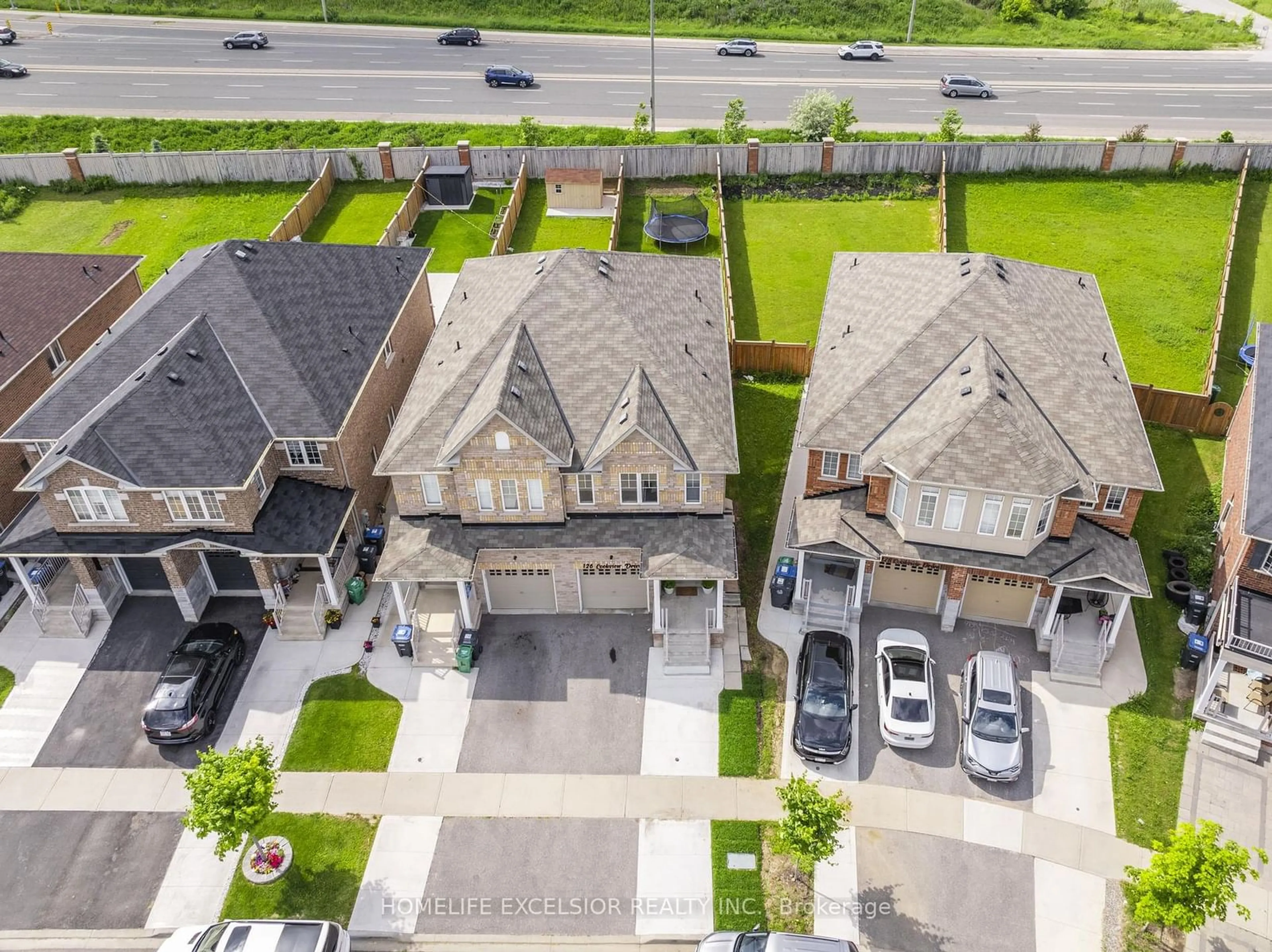 Frontside or backside of a home, the street view for 126 Cookview Dr, Brampton Ontario L6R 3V1