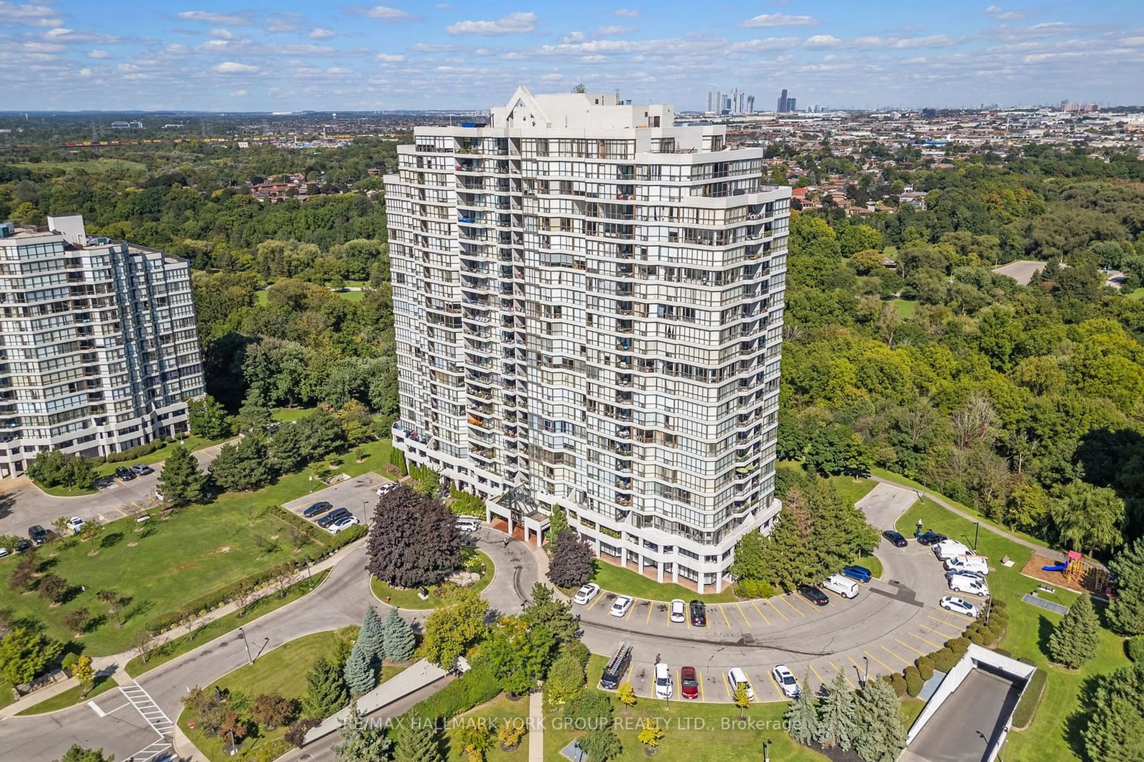 A pic from exterior of the house or condo, the view of city buildings for 3 Rowntree Rd #1802, Toronto Ontario M9V 5G8