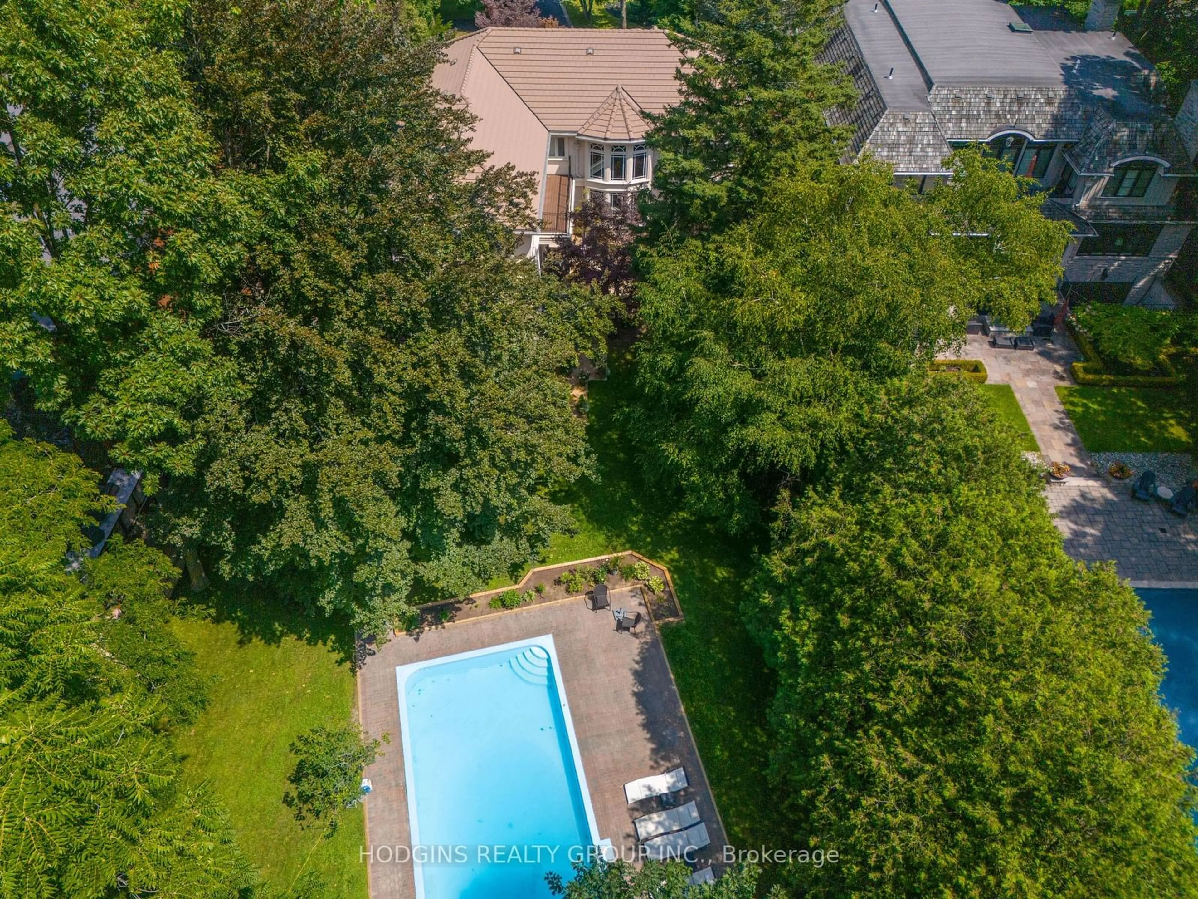 Indoor or outdoor pool for 1382 Aldo Dr, Mississauga Ontario L5H 3E9