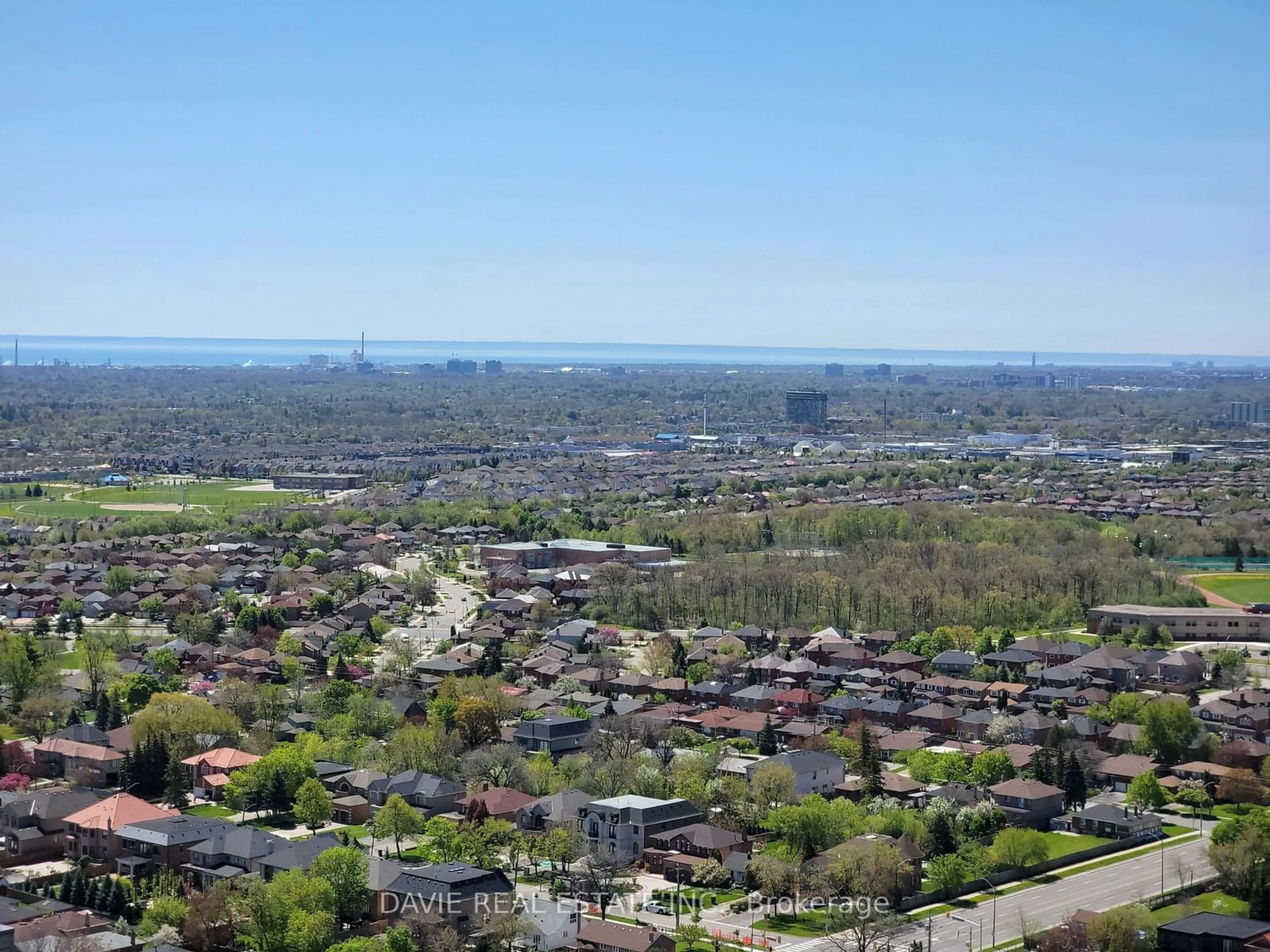 A pic from exterior of the house or condo, the view of city buildings for 36 Elm Dr #3507, Mississauga Ontario L5B 0N3