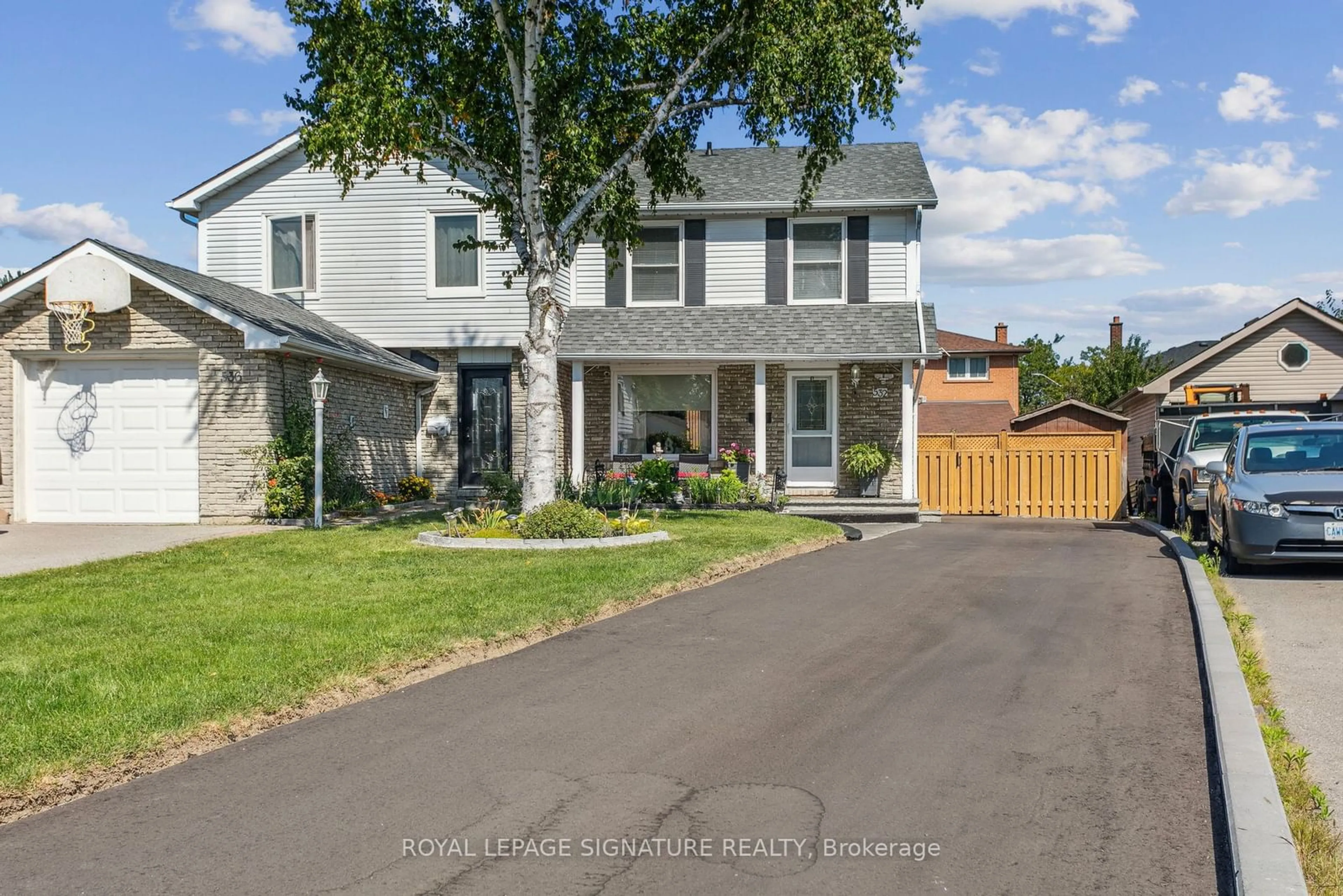 Frontside or backside of a home for 532 Galedowns Crt, Mississauga Ontario L5A 3H9