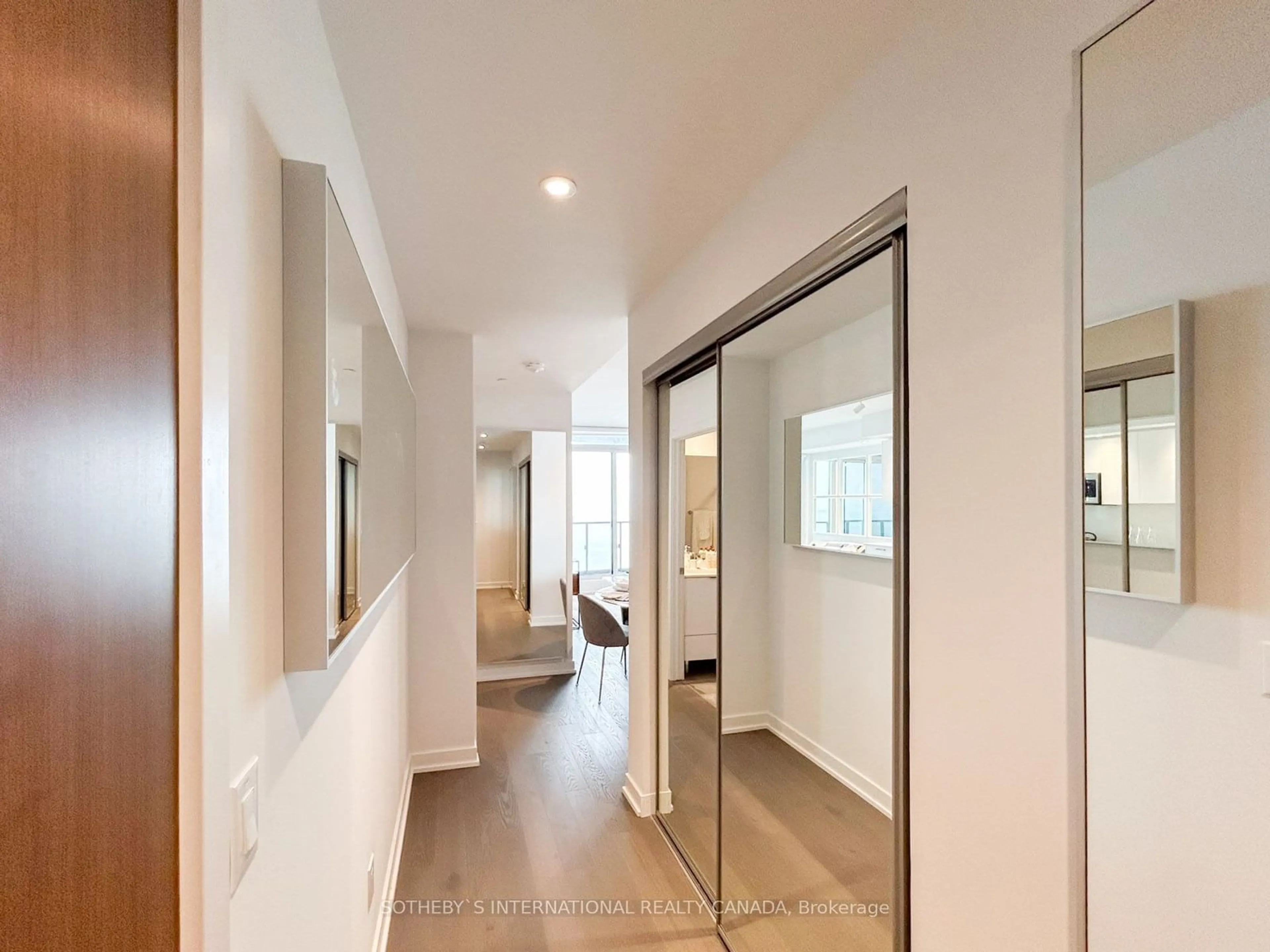 Indoor entryway, wood floors for 1926 Lake Shore Blvd #4007, Toronto Ontario M6S 1A1