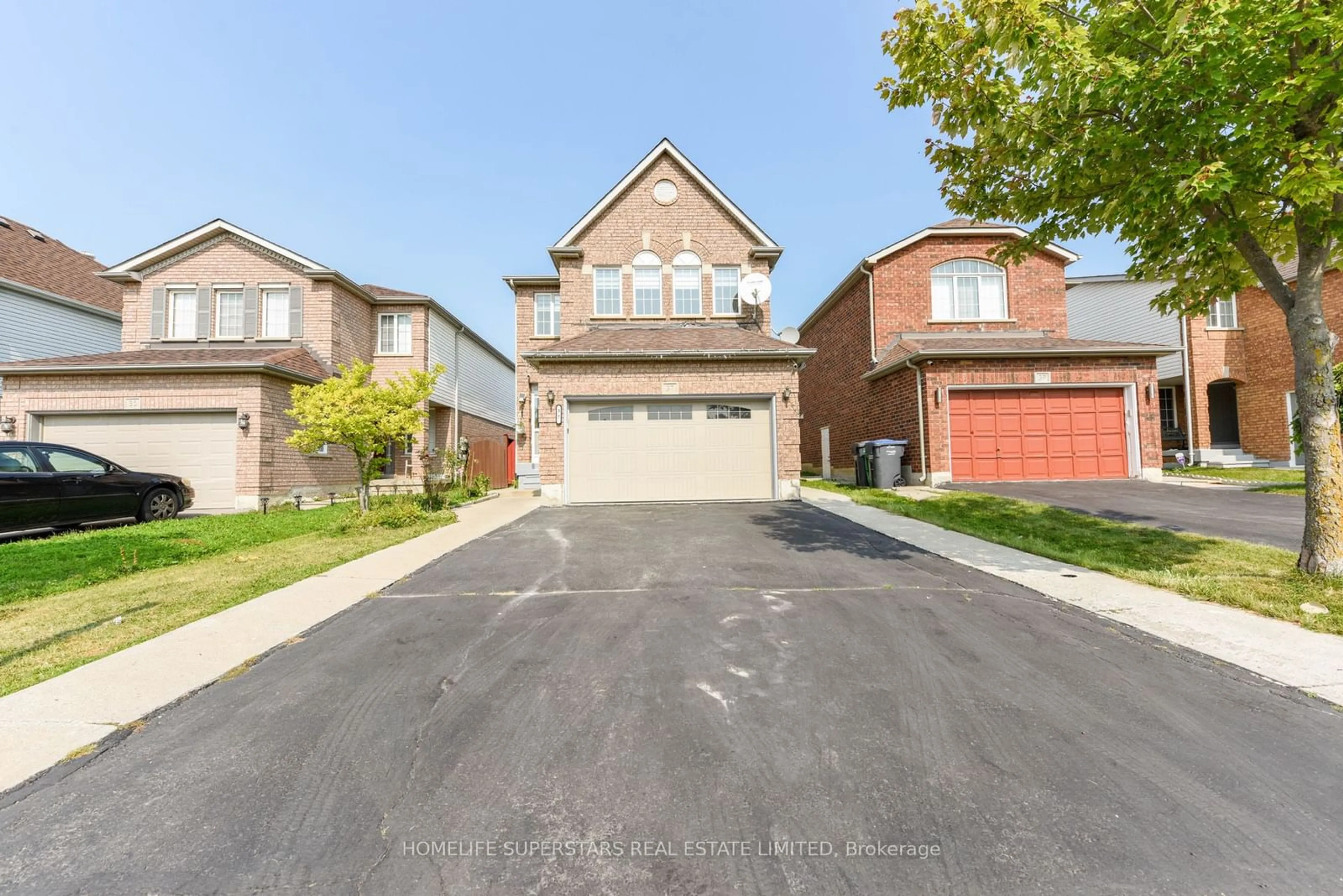 Frontside or backside of a home, the street view for 37 Willow Park Dr, Brampton Ontario L6R 2N2