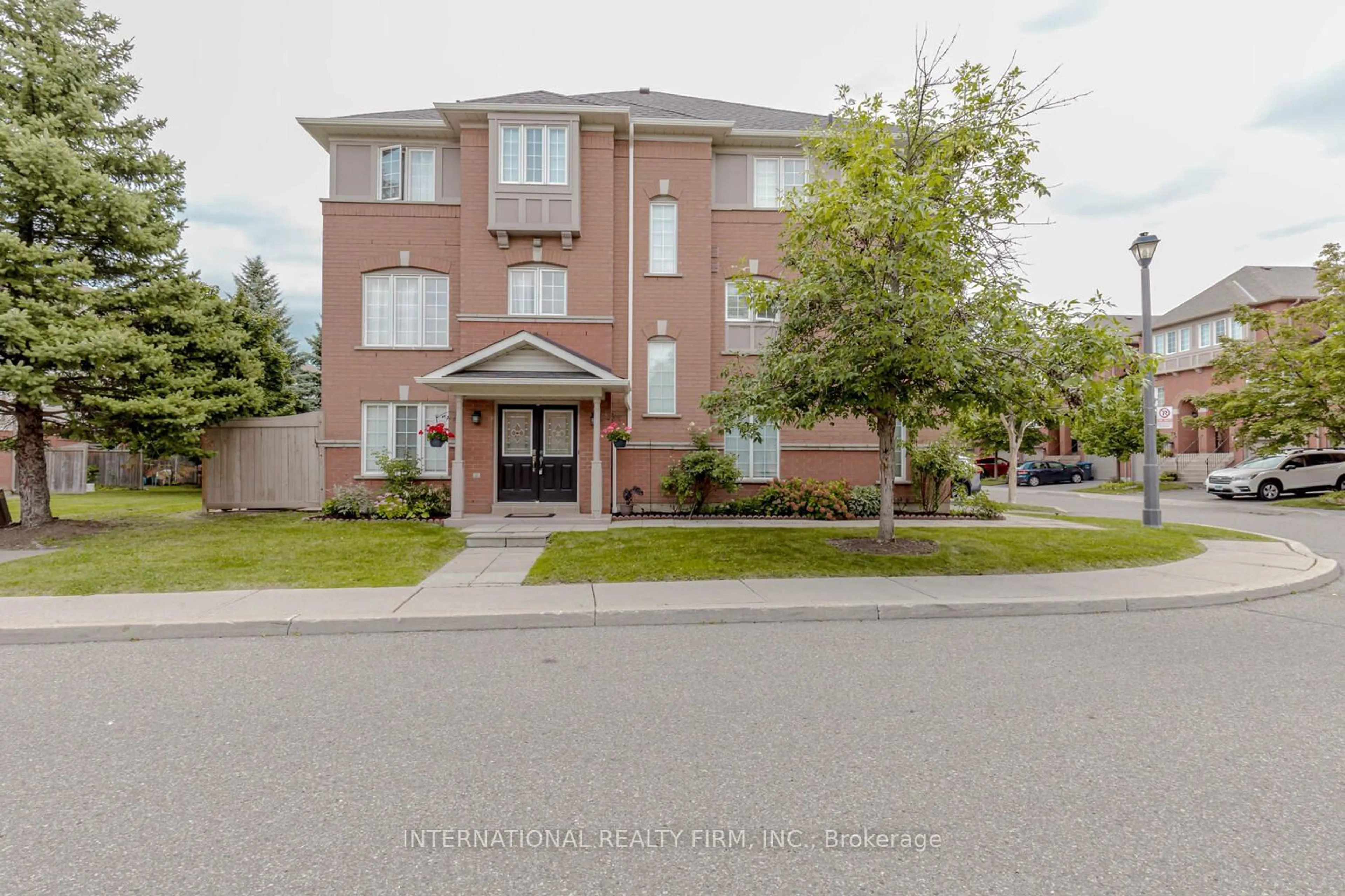 A pic from exterior of the house or condo for 5030 Heatherleigh Ave #92, Mississauga Ontario L5V 2G7