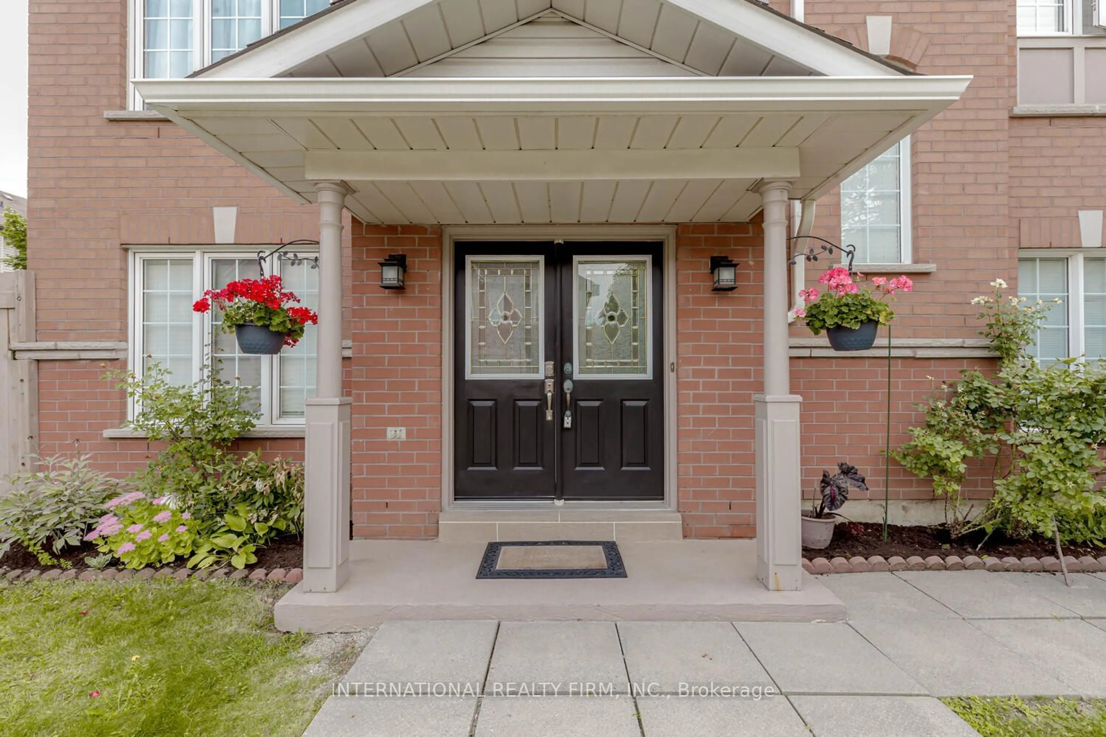 Indoor entryway for 5030 Heatherleigh Ave #92, Mississauga Ontario L5V 2G7