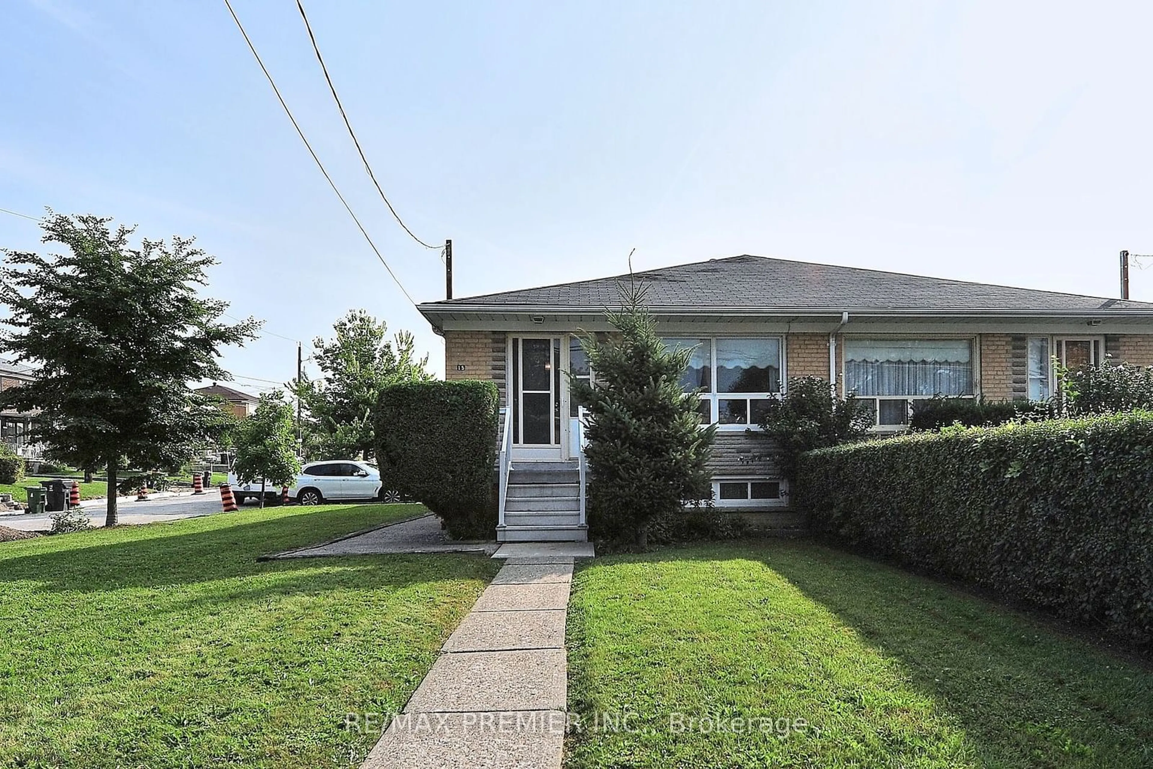 Outside view for 15 Magellan Dr, Toronto Ontario M3L 1T6