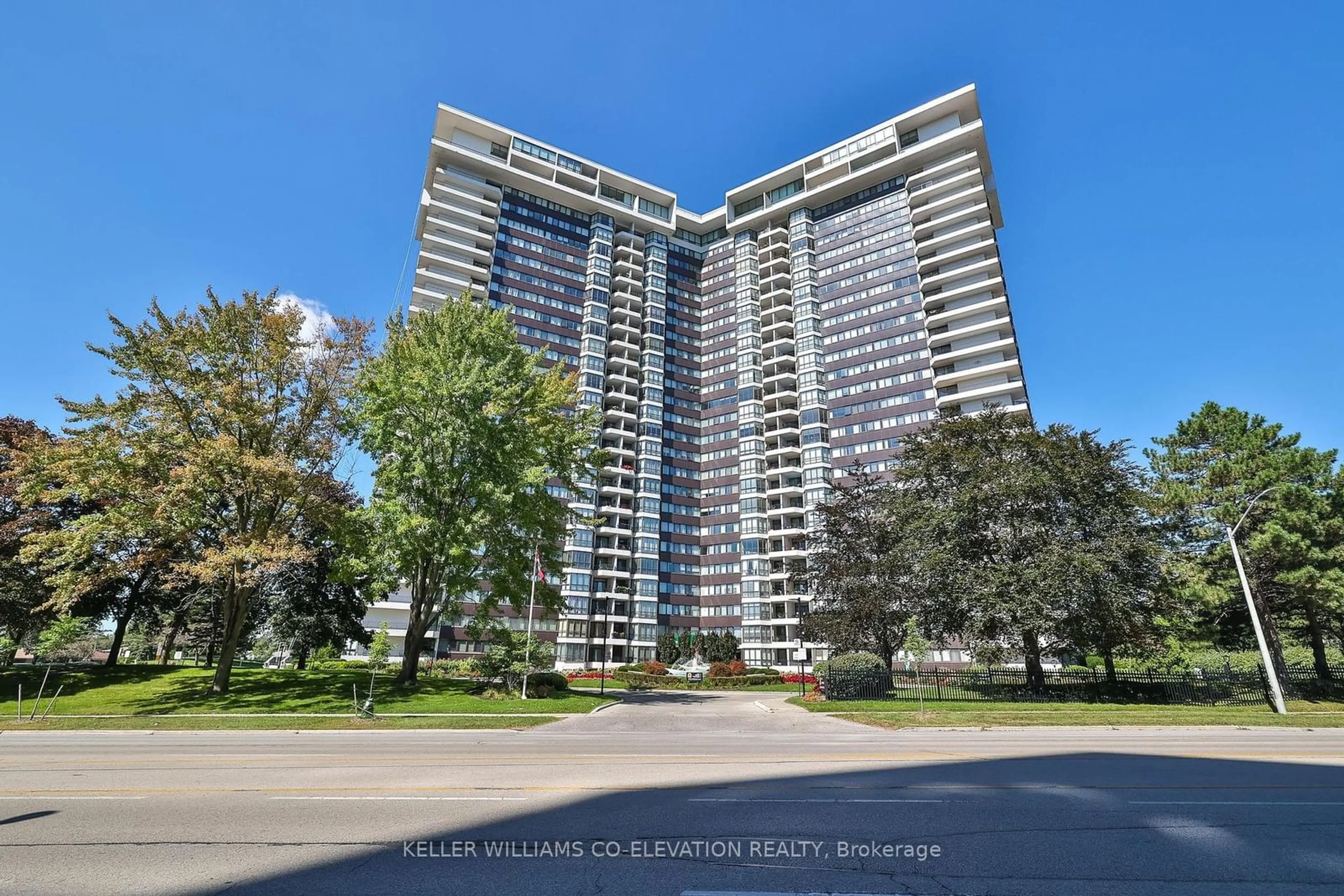 A pic from exterior of the house or condo for 1333 Bloor St #1219, Mississauga Ontario L4Y 3T6