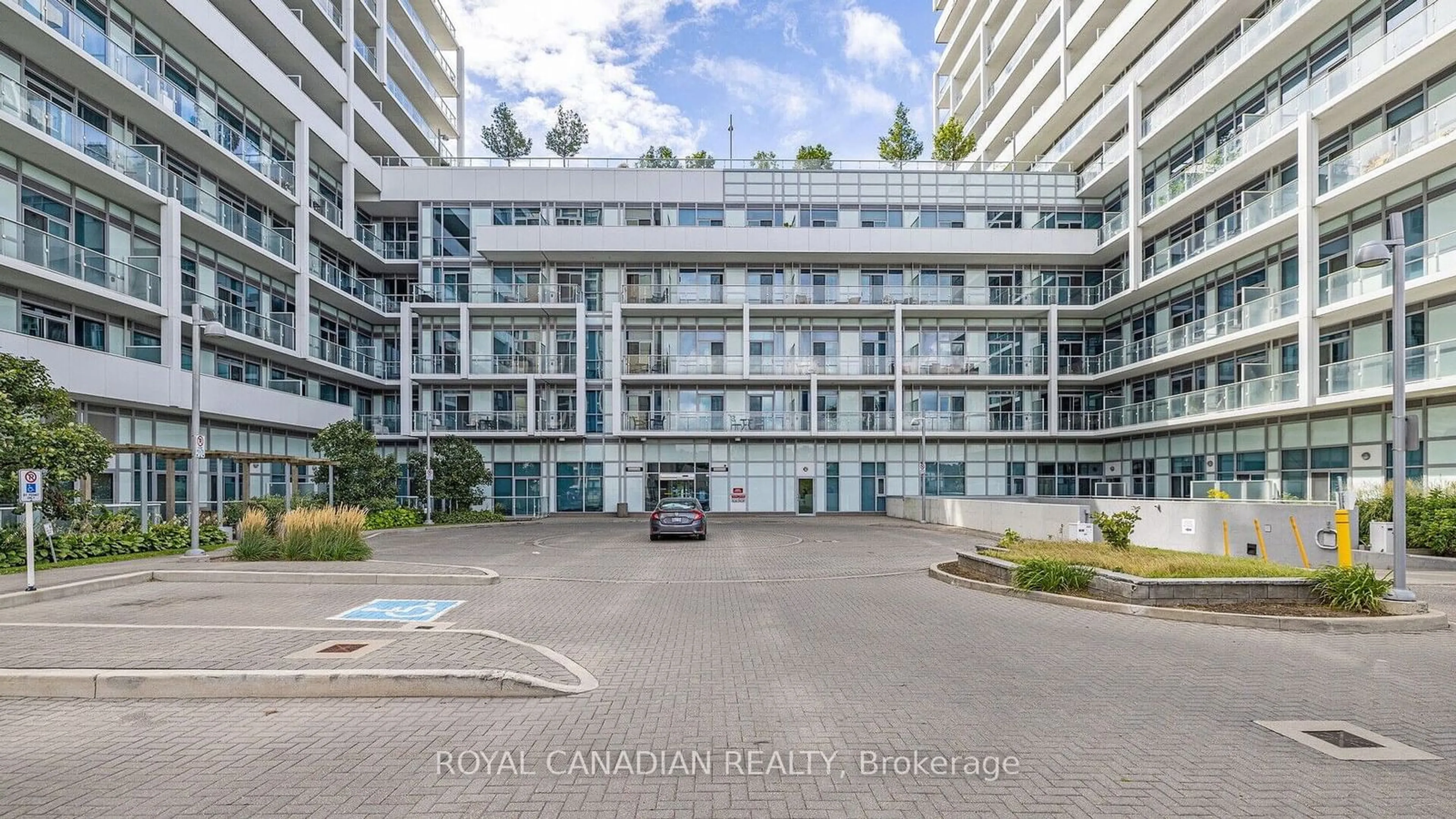 A pic from exterior of the house or condo for 55 SPEERS Rd #308, Oakville Ontario L6K 0H9