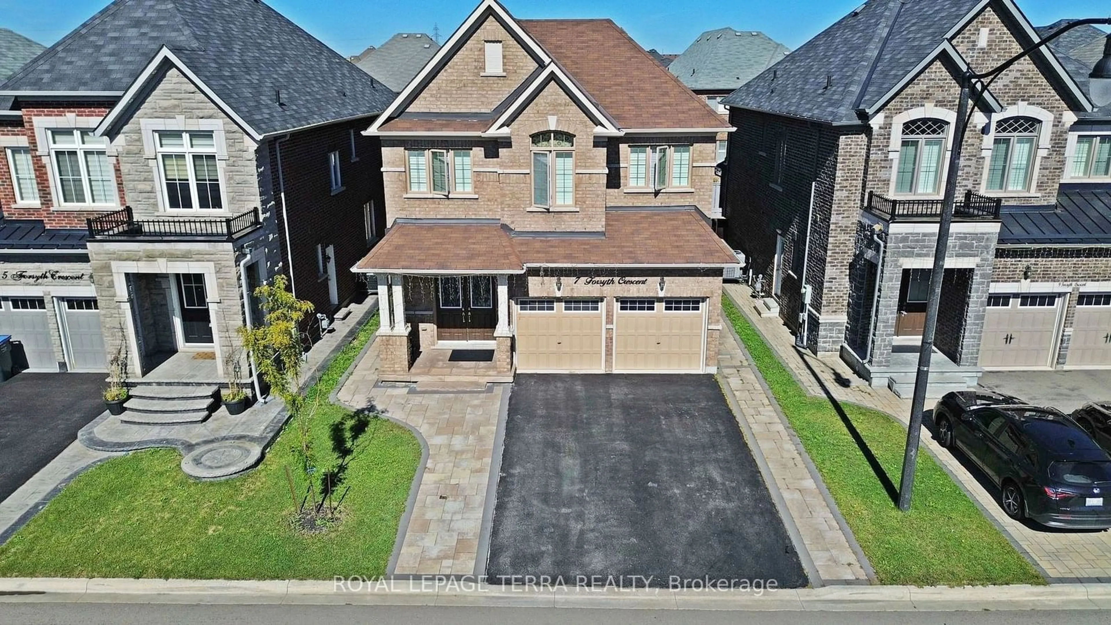 Home with brick exterior material for 7 Forsyth Cres, Brampton Ontario L6X 5N2