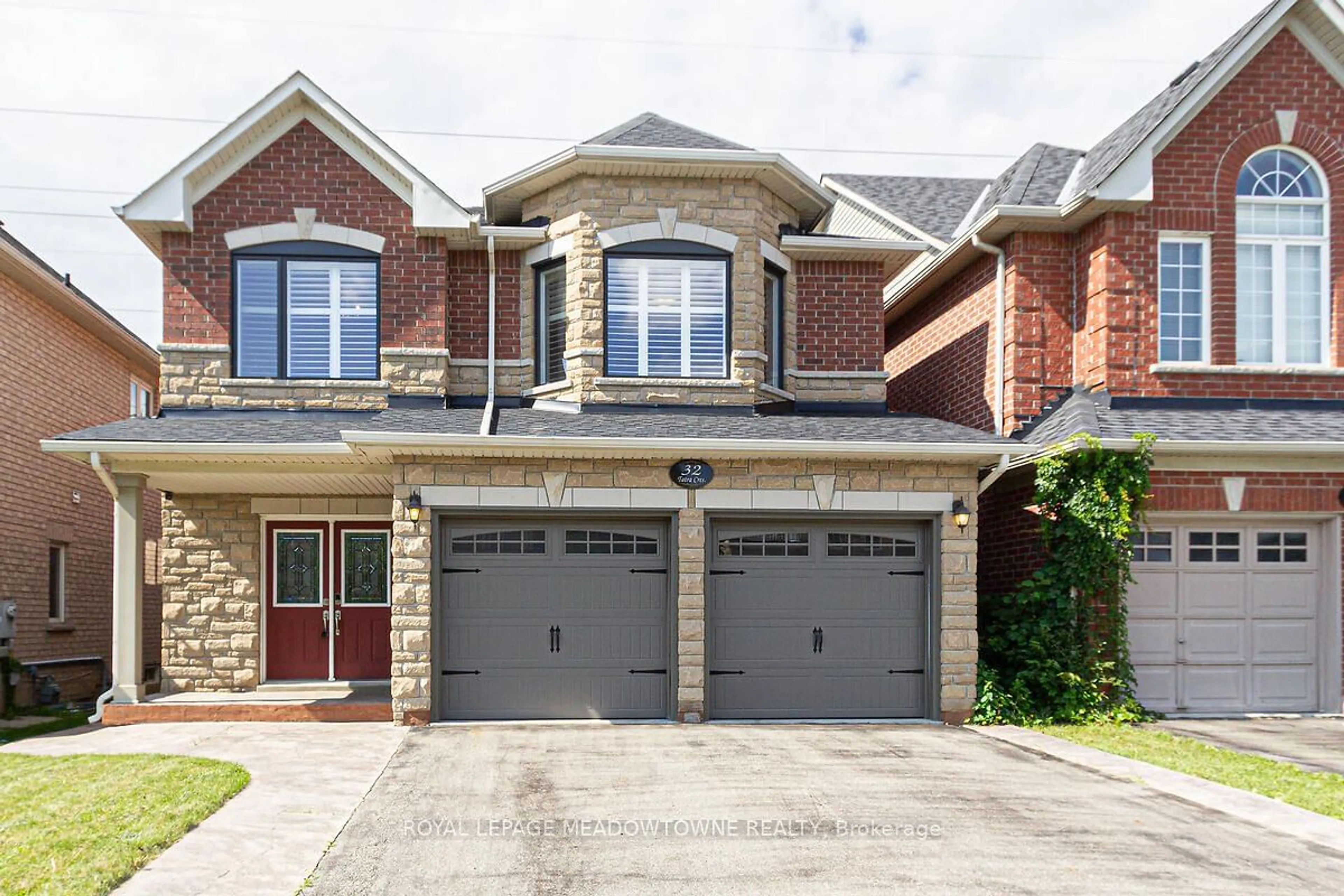 Home with brick exterior material for 32 Tatra Cres, Brampton Ontario L6Y 0K6