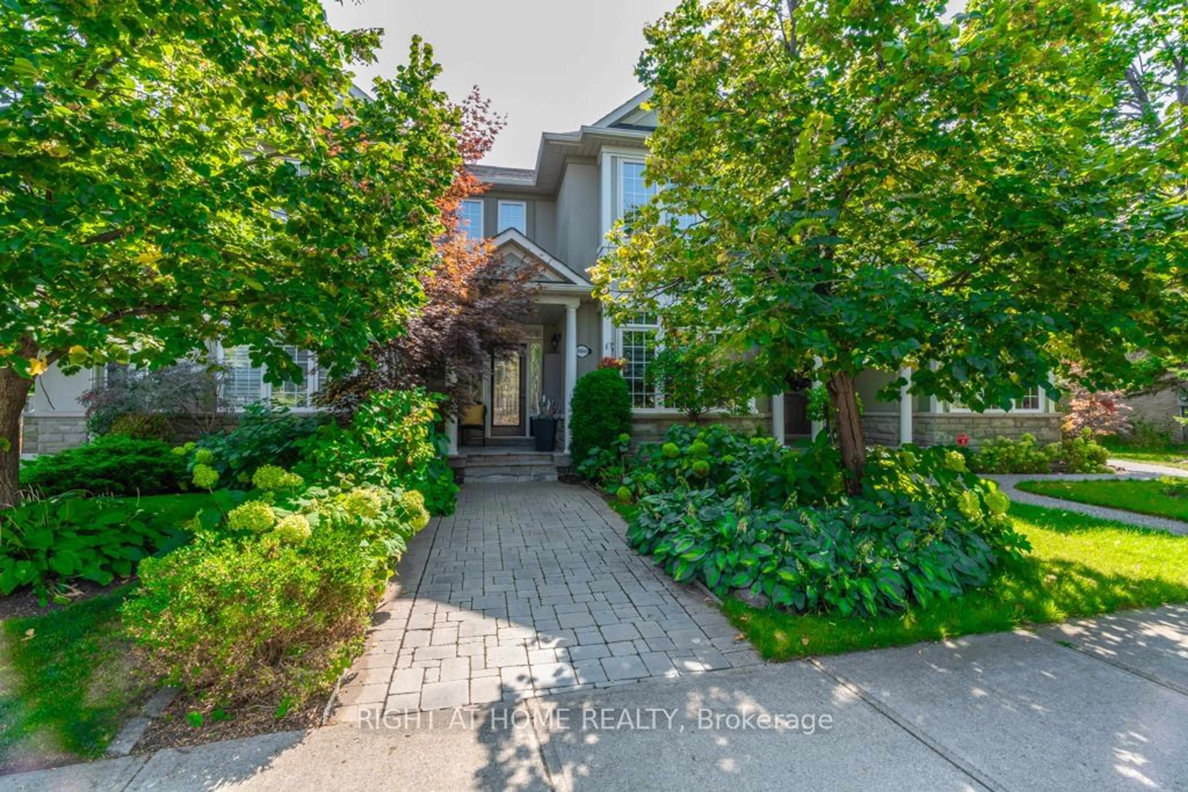 A pic from exterior of the house or condo, the street view for 3004 Richview Blvd, Oakville Ontario L6M 5C8