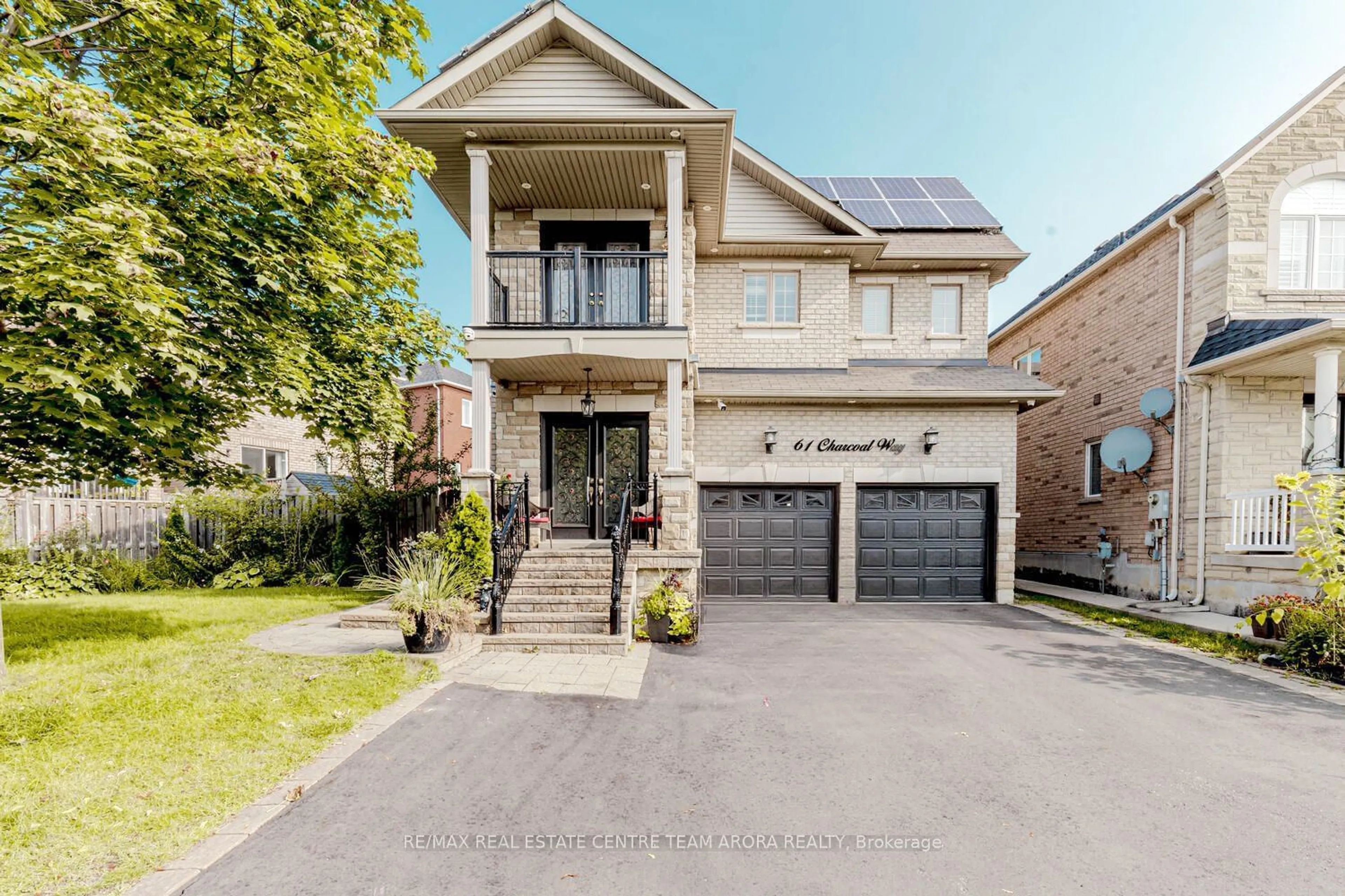 Frontside or backside of a home, the street view for 61 Charcoal Way, Brampton Ontario L6Y 5R9