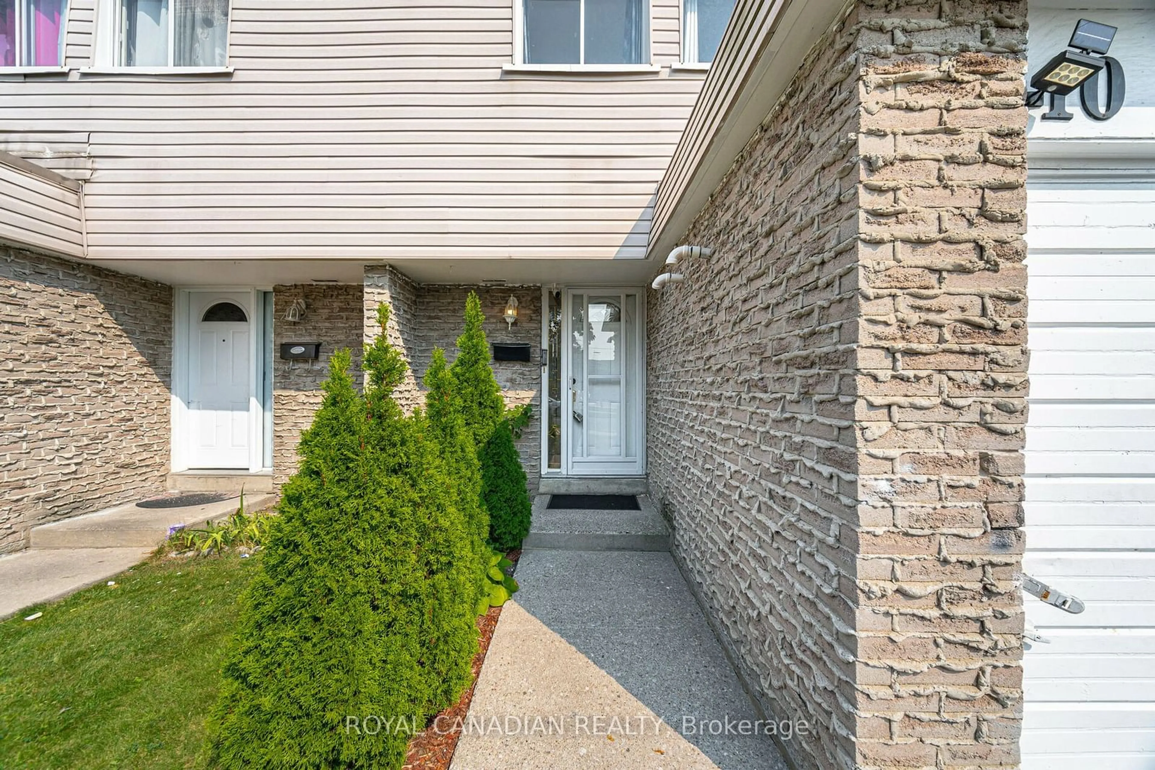 A pic from exterior of the house or condo for 3600 Morning Star Dr #10, Mississauga Ontario L4T 1Y5