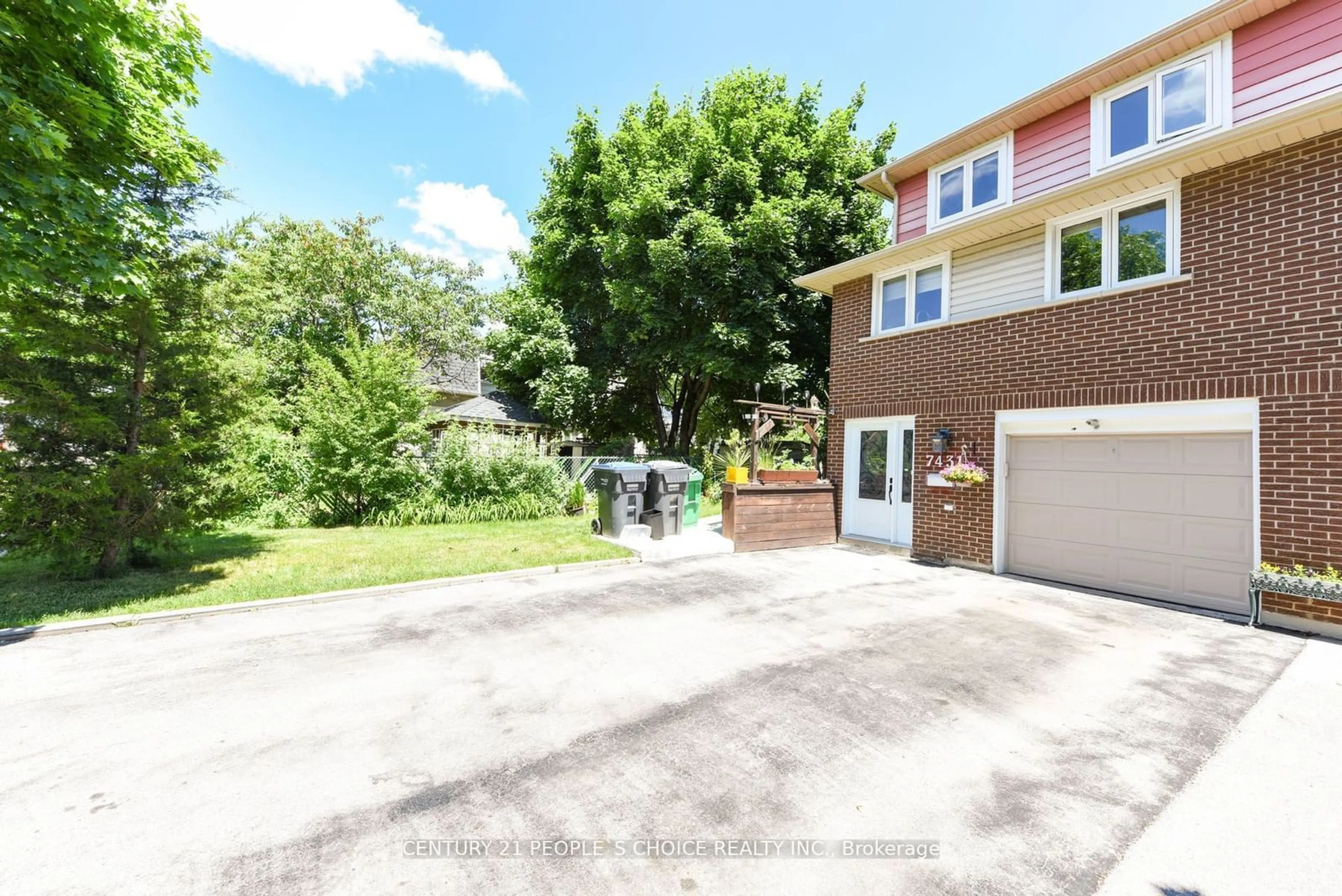 A pic from exterior of the house or condo for 7431 Bybrook Dr, Mississauga Ontario L4T 3R3