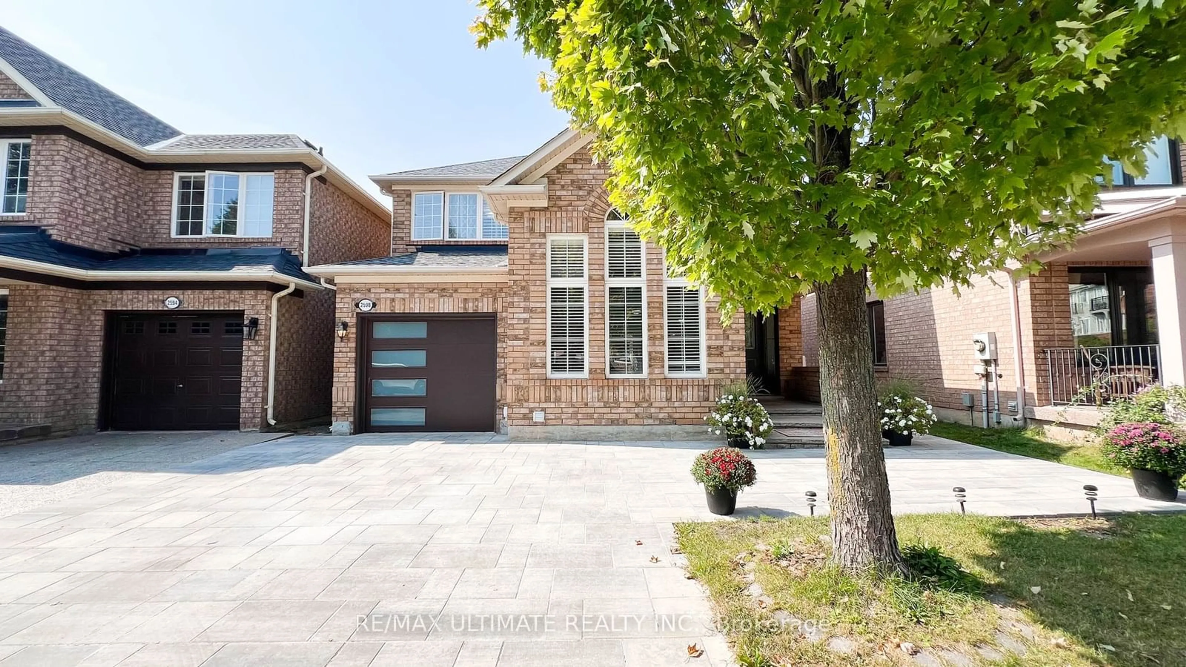 Home with brick exterior material for 2598 Dashwood Dr, Oakville Ontario L6M 4C2