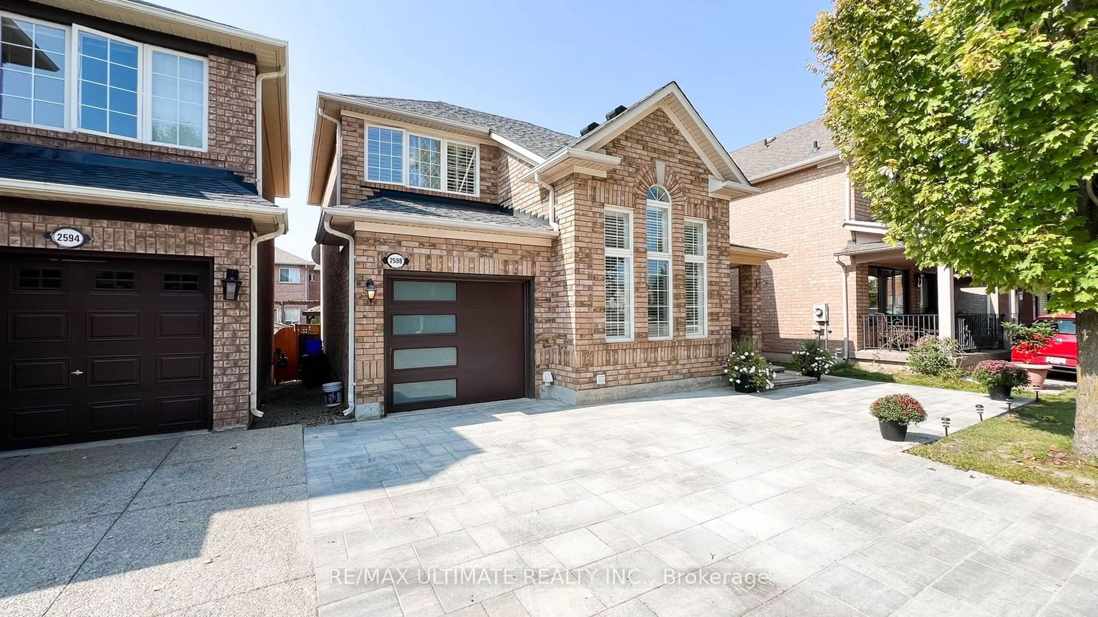 Home with brick exterior material for 2598 Dashwood Dr, Oakville Ontario L6M 4C2