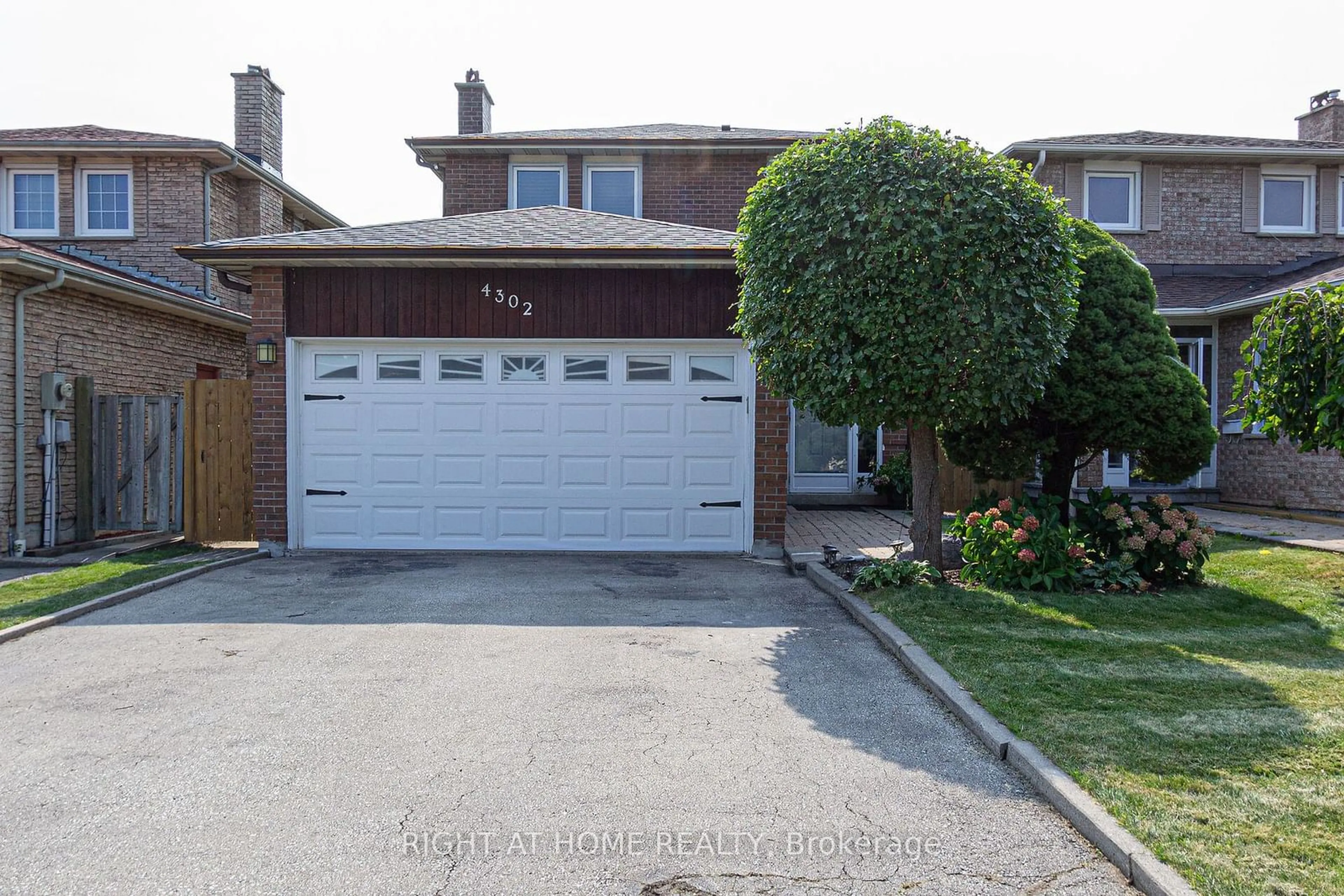 Frontside or backside of a home for 4302 Highgate Cres, Mississauga Ontario L4W 3H2