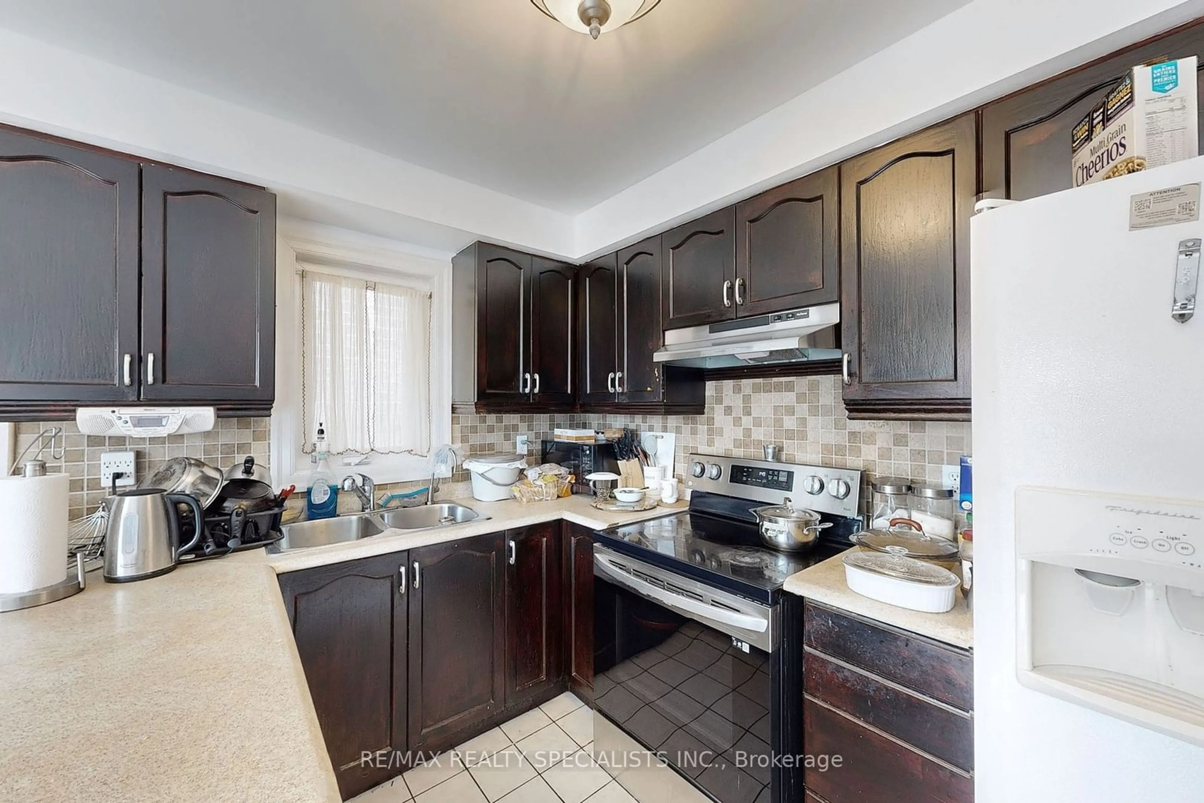 Standard kitchen, unknown for 69 Red Maple Dr, Brampton Ontario L6X 4M1