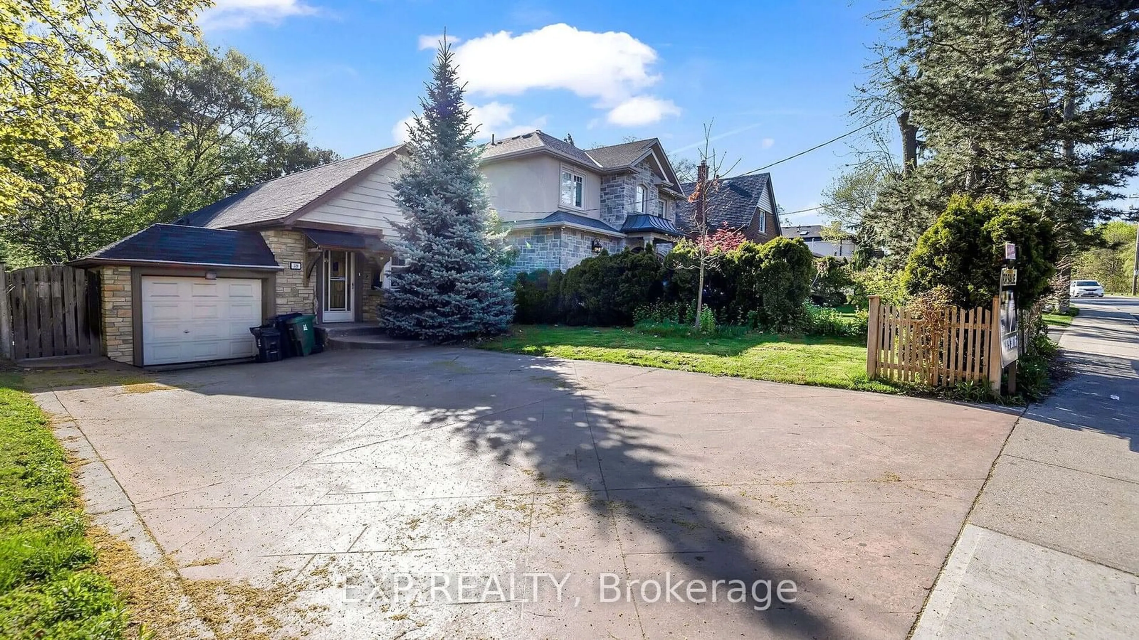 Frontside or backside of a home, cottage for 39 South Kingsway, Toronto Ontario M6S 3T2