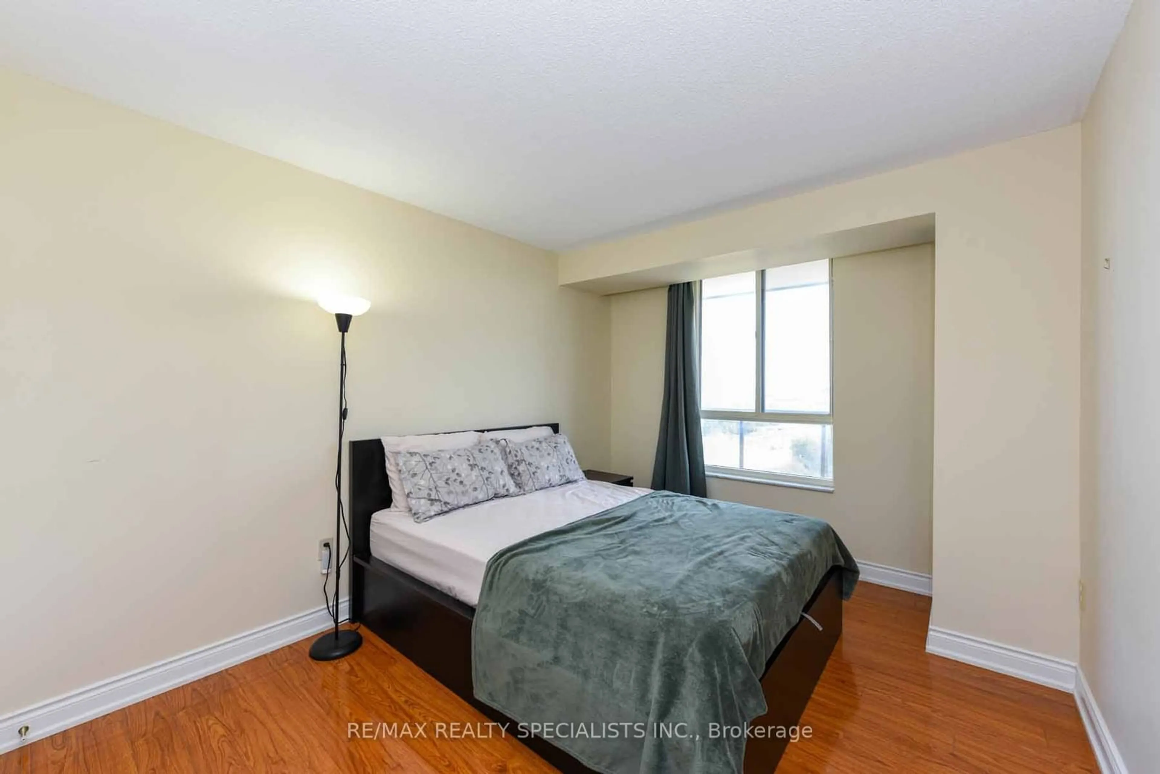 A pic of a room for 20 Cherrytree Dr #1010, Brampton Ontario L6Y 3V1